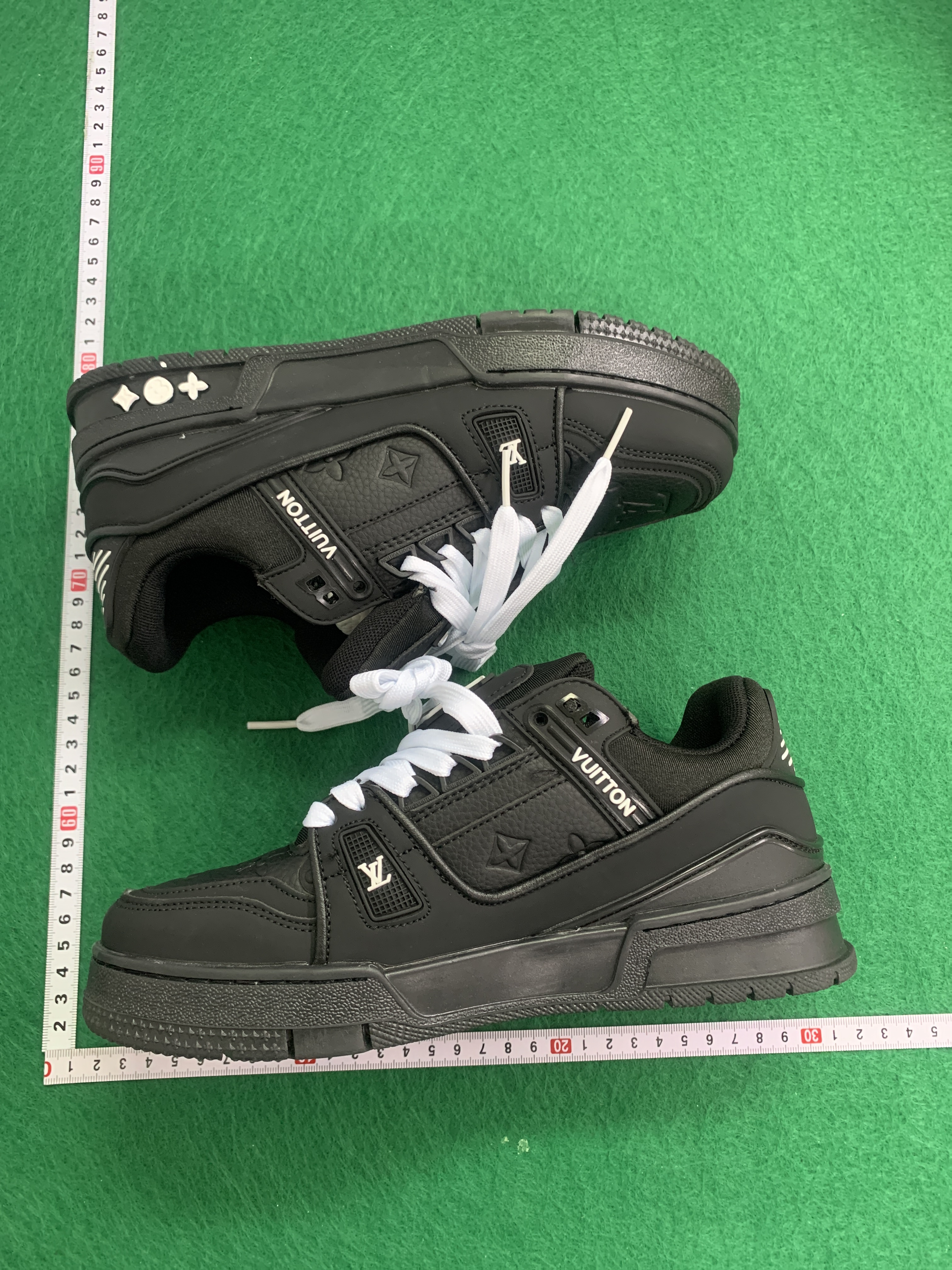 Sneakers QC photo 2 of 74