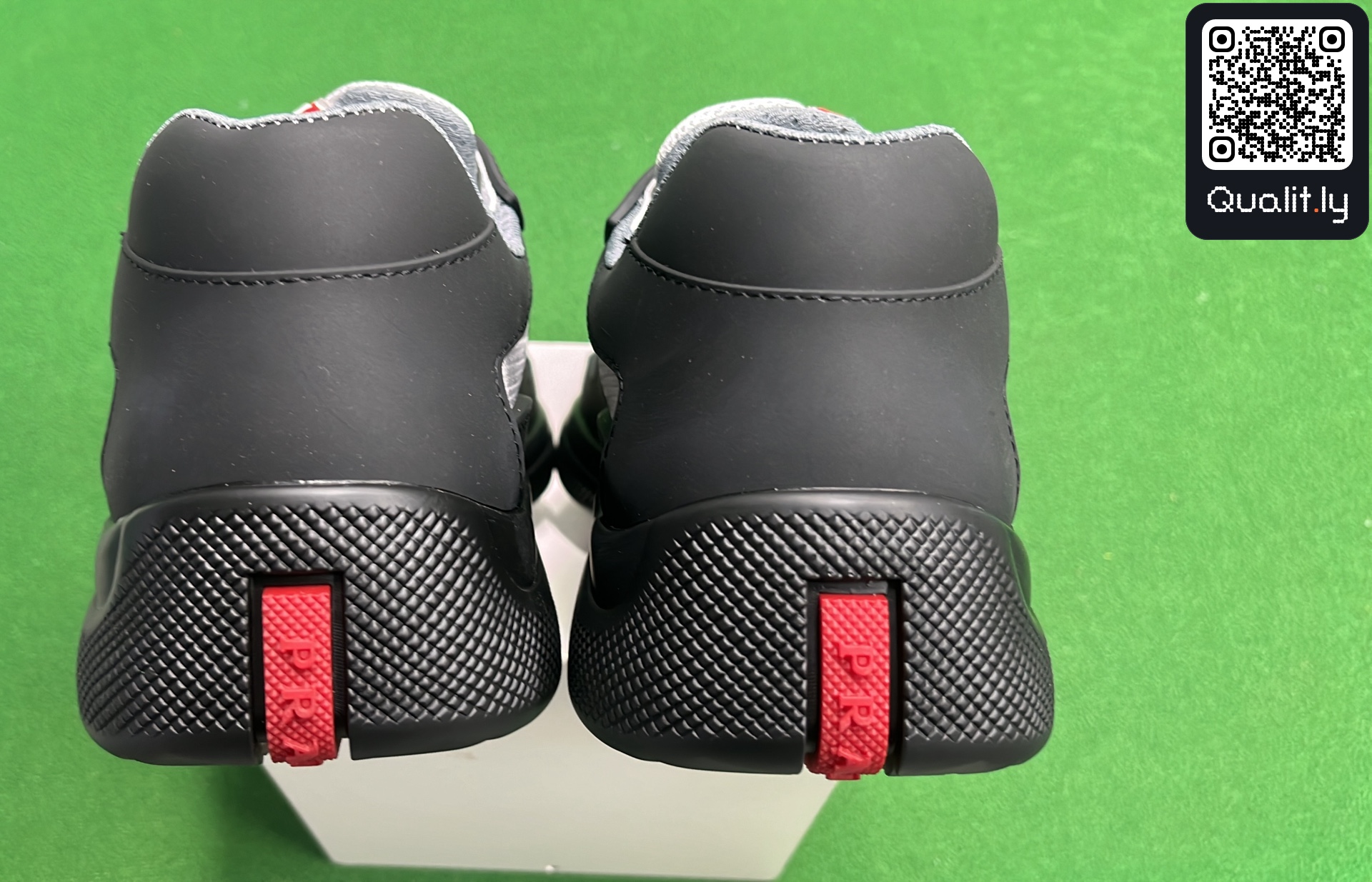 Sneakers — foto QC 3 di 324