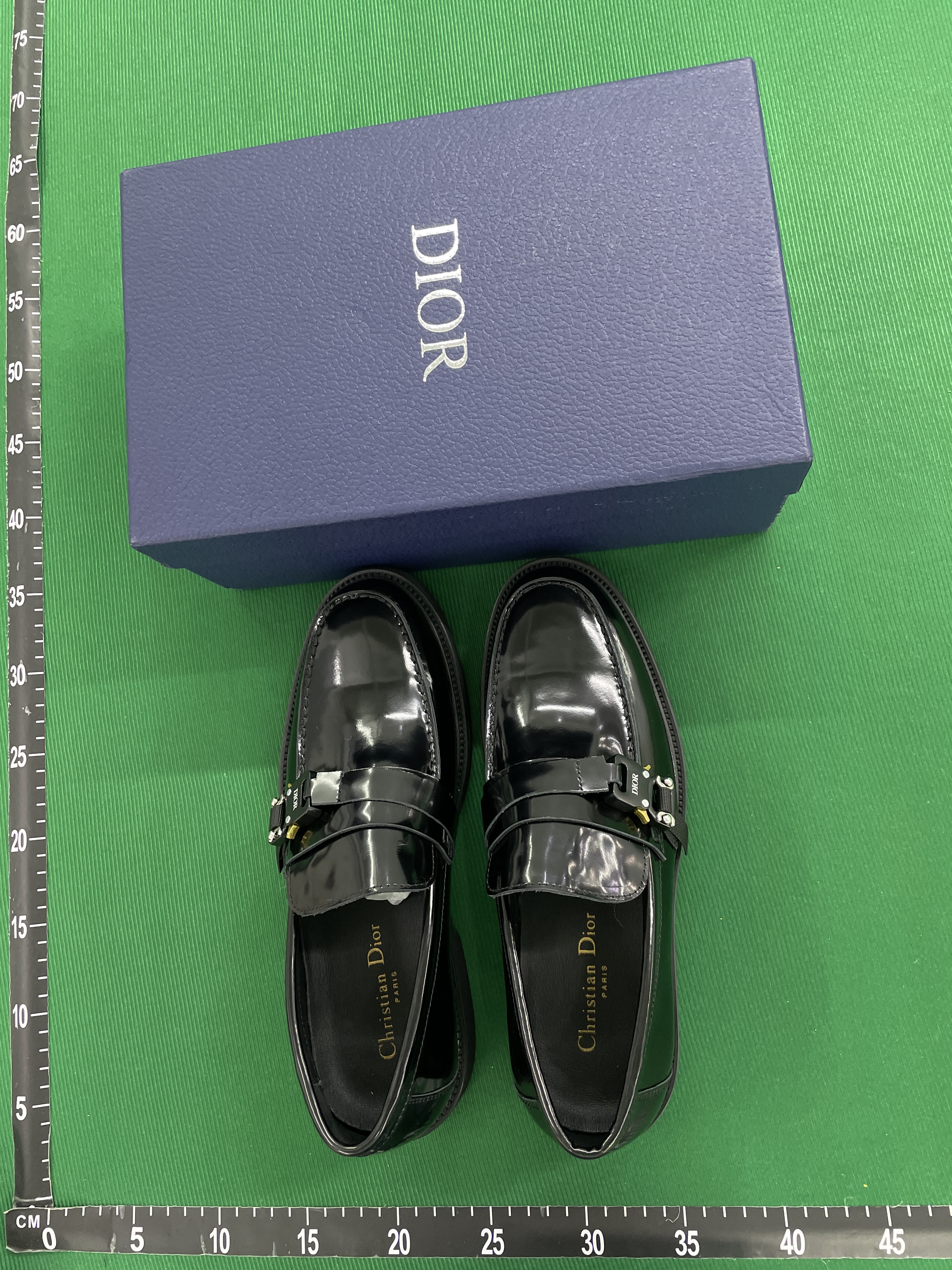 Sneakers QC photo 1 of 8