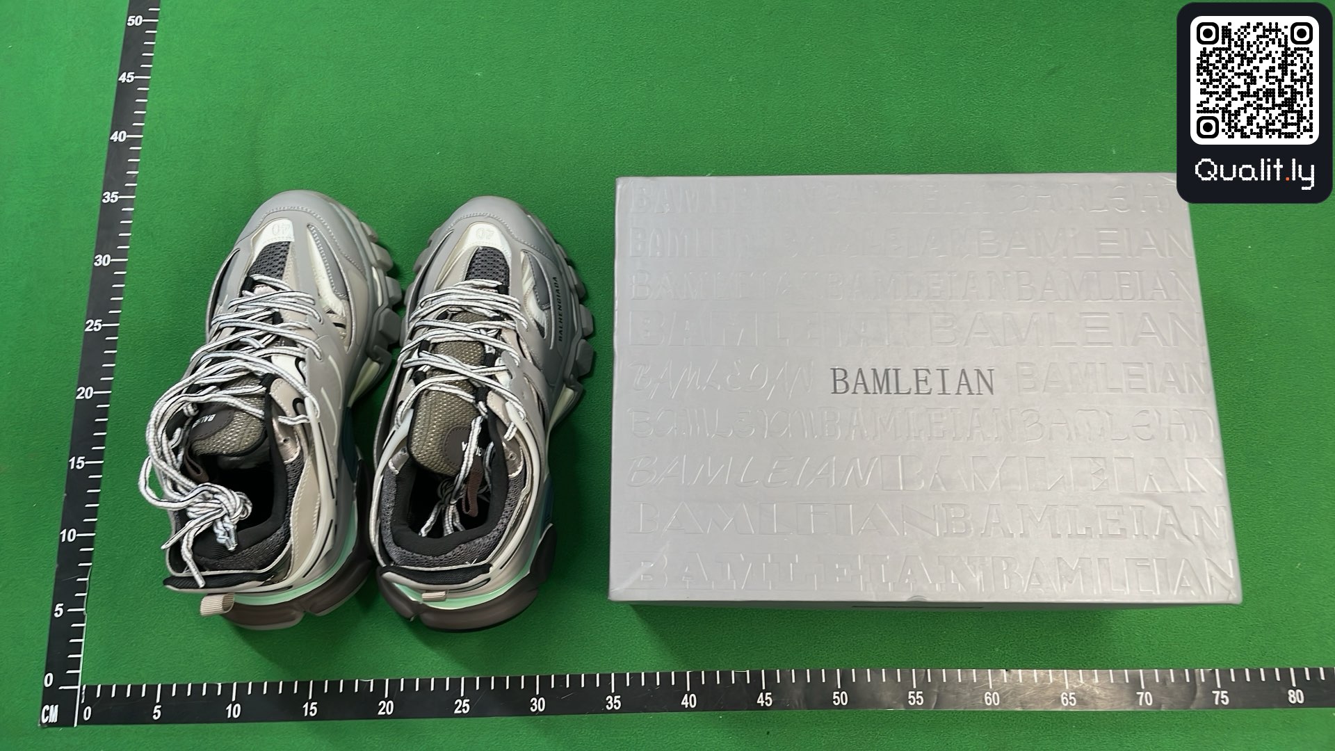 Sneakers — QC-foto 1 av 6