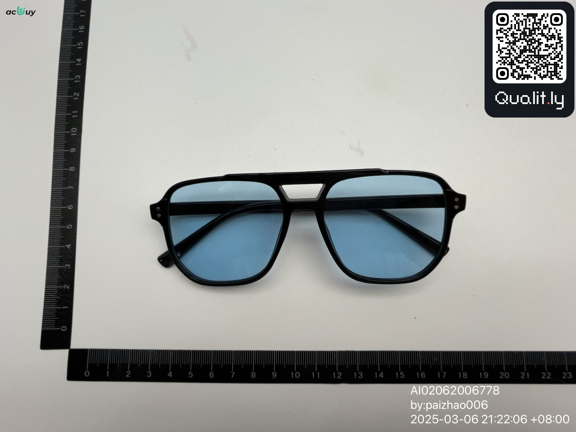 Sonnenbrille — QC-Foto 3 von 24