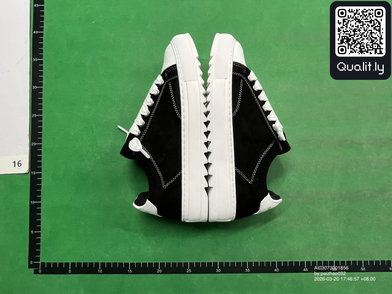 Sneakers QC photo 2 of 6