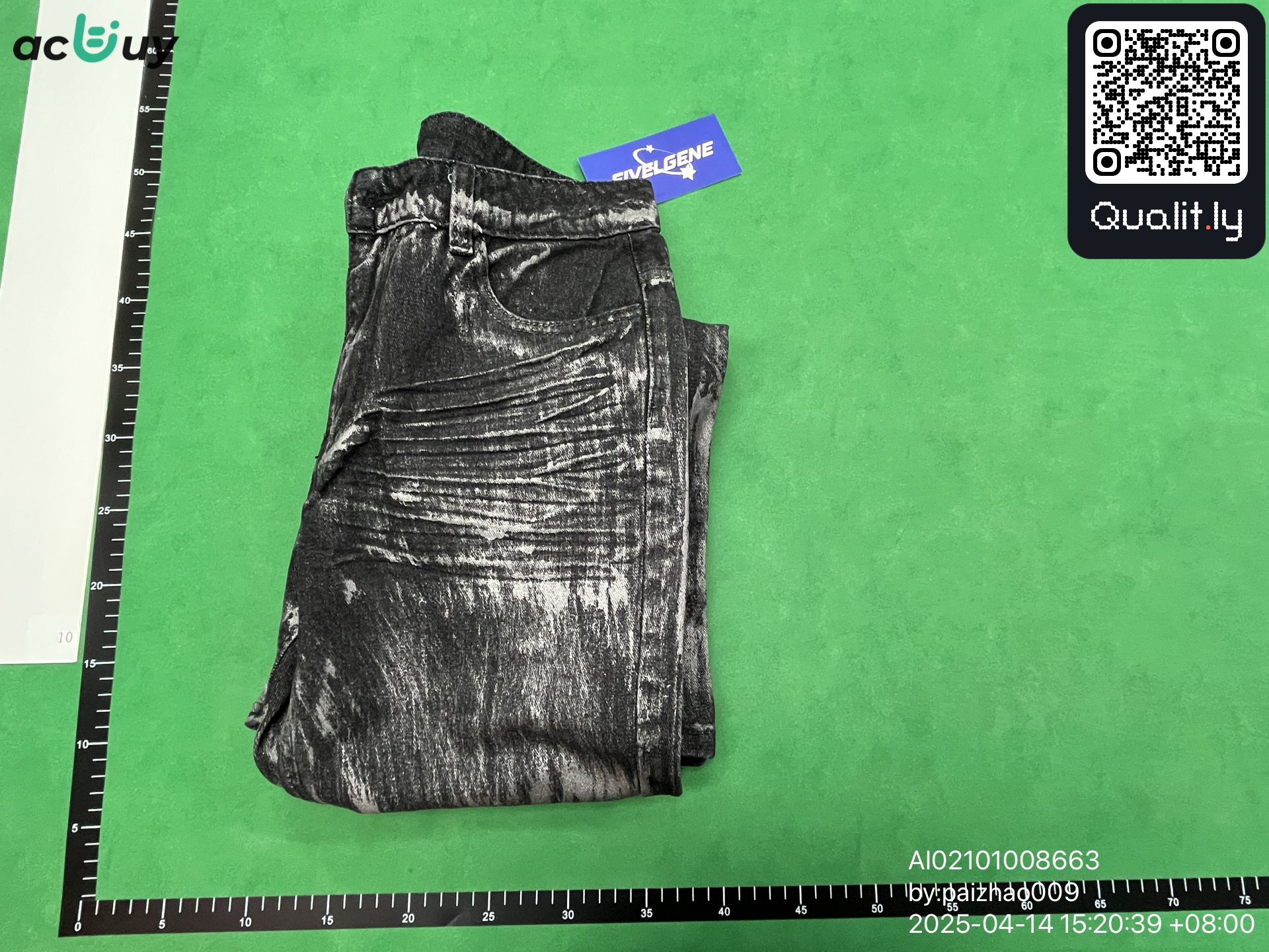Jeans — QC-foto 1 av 4