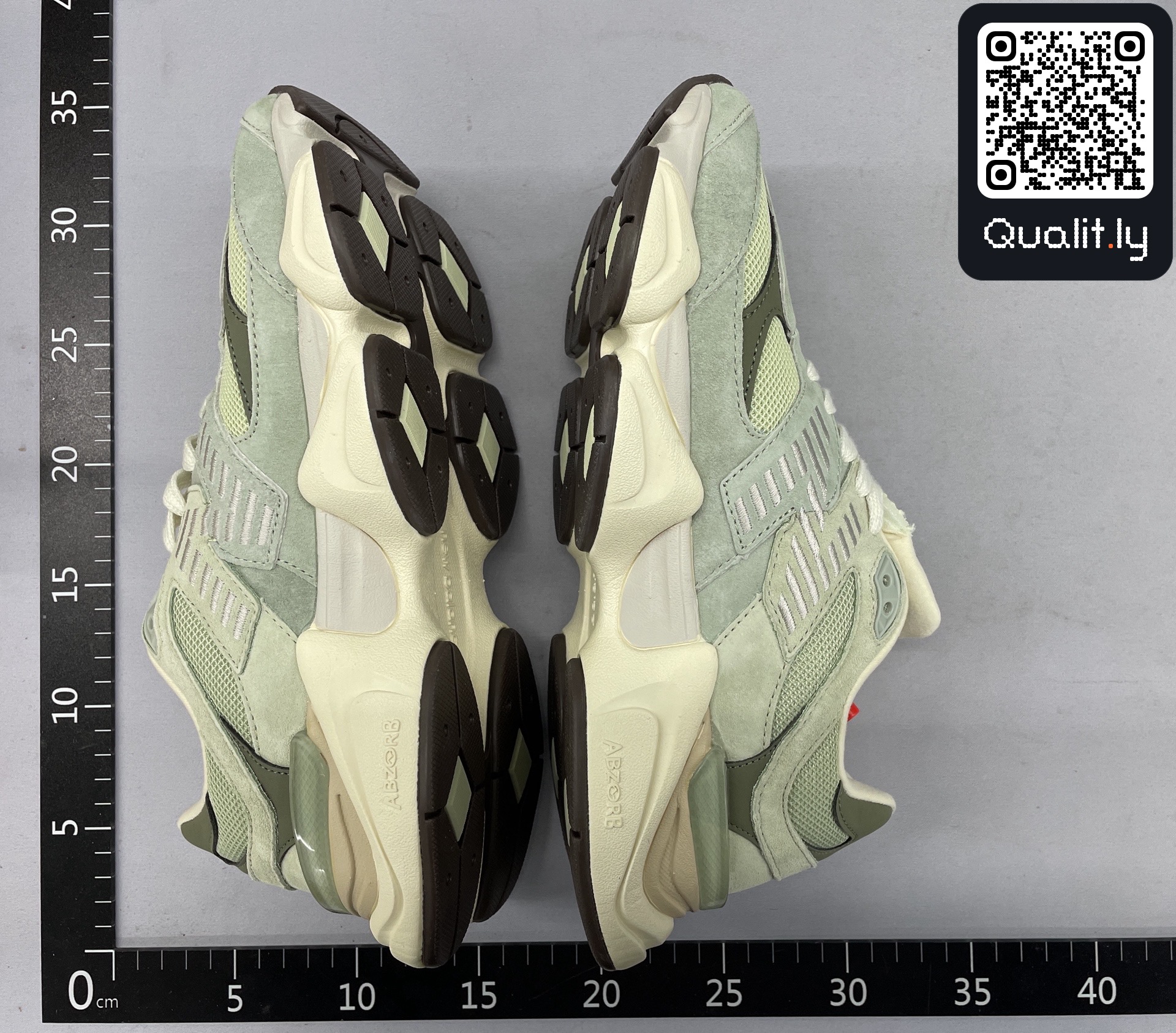 Sneakers — QC-foto 3 van 44