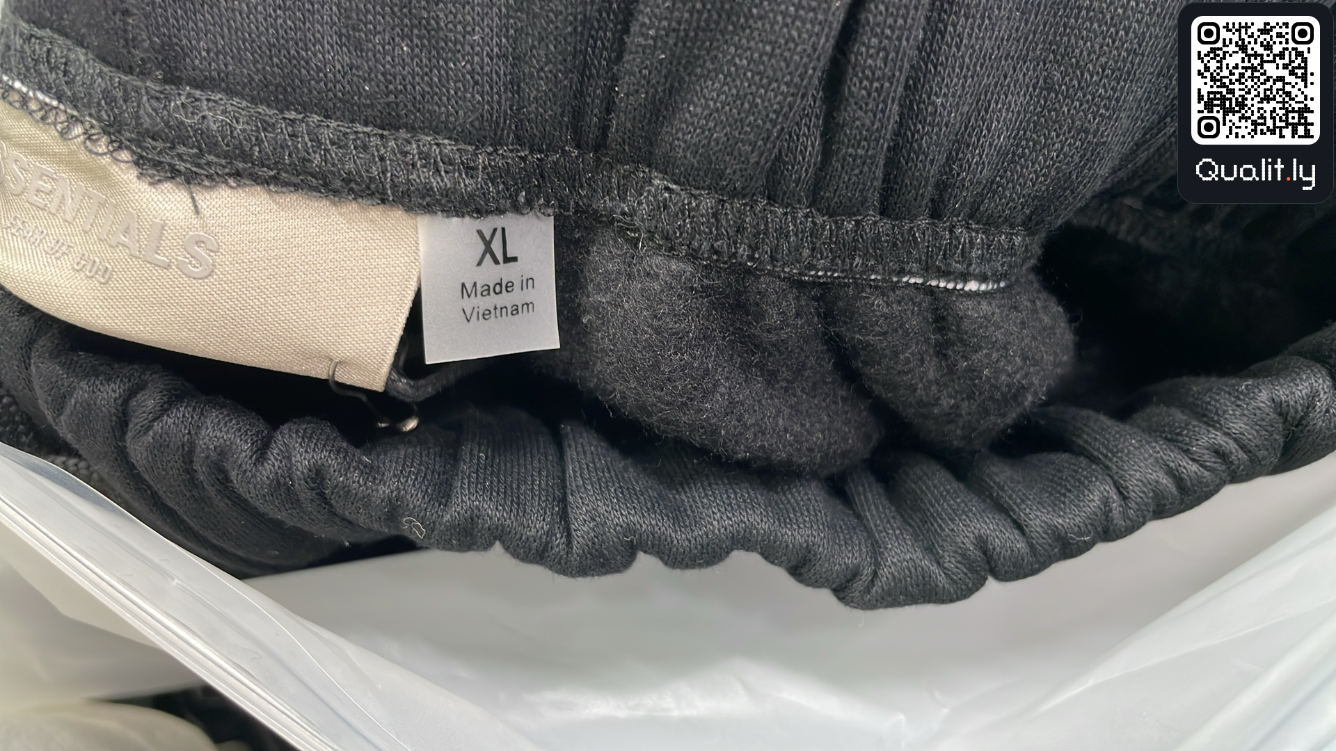Sweat à capuche — photo QC 1 sur 100