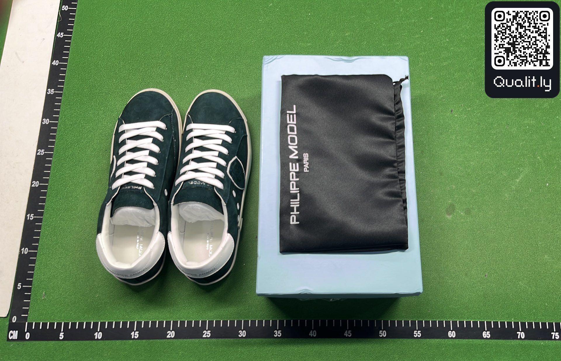 Sneakers — QC-foto 1 av 6