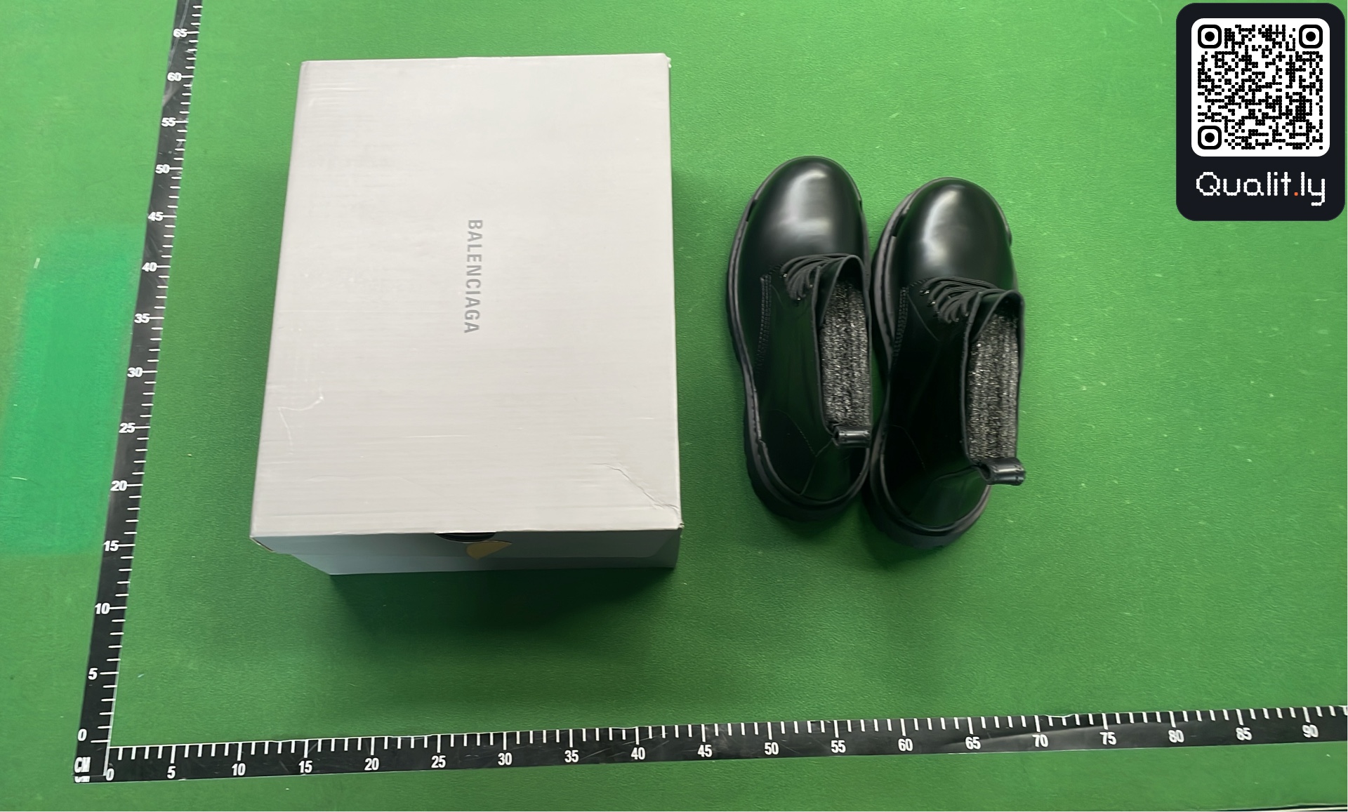 Sneakers QC photo 1 of 6
