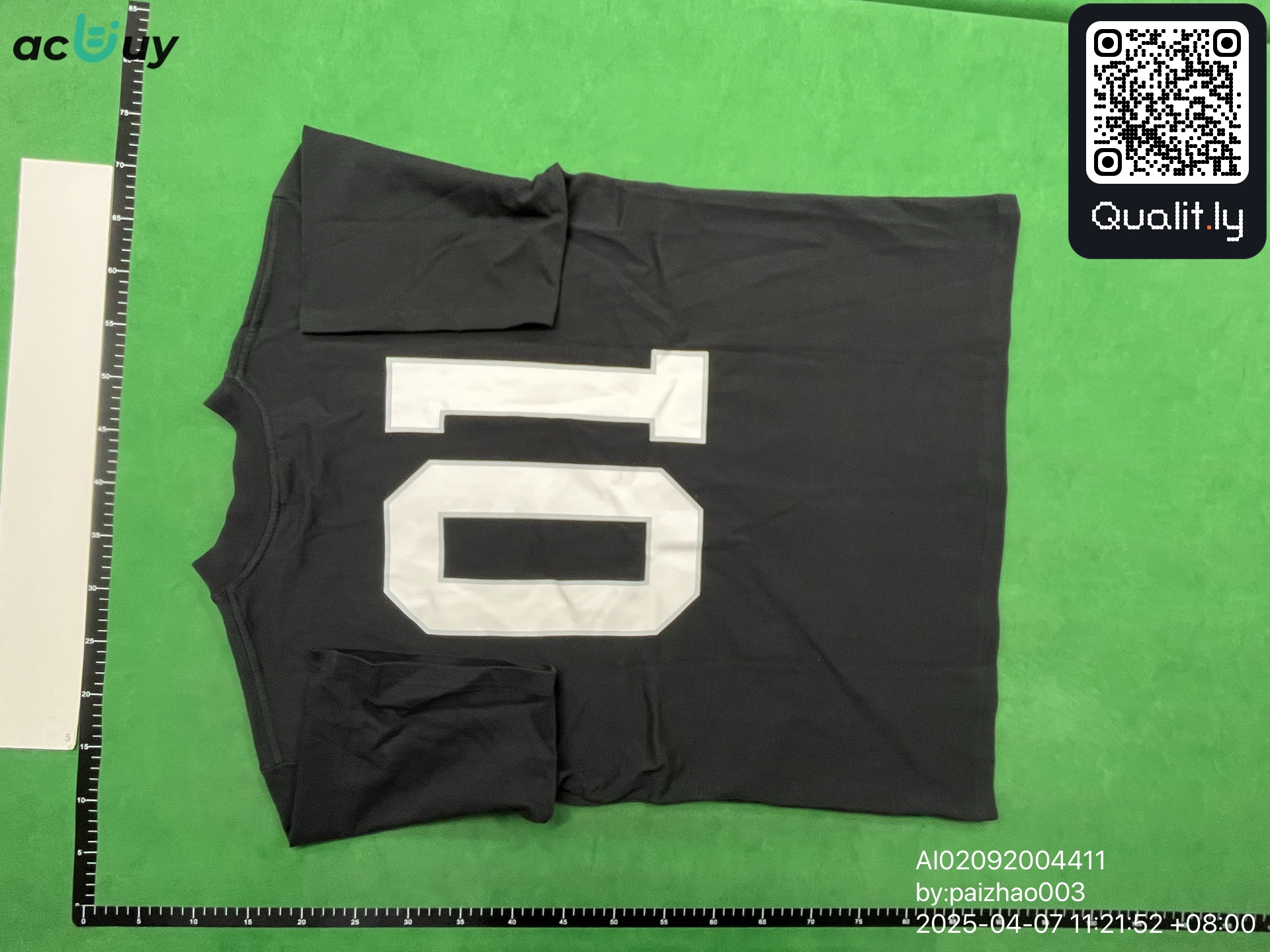T-shirt — photo QC 2 sur 8