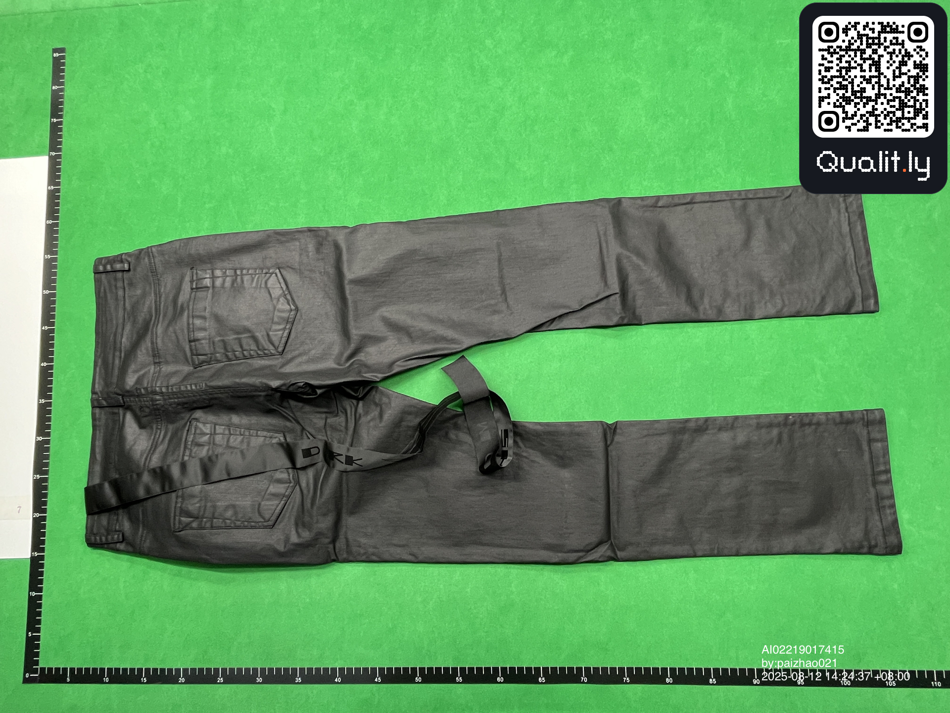 Jeans — QC-foto 2 av 4