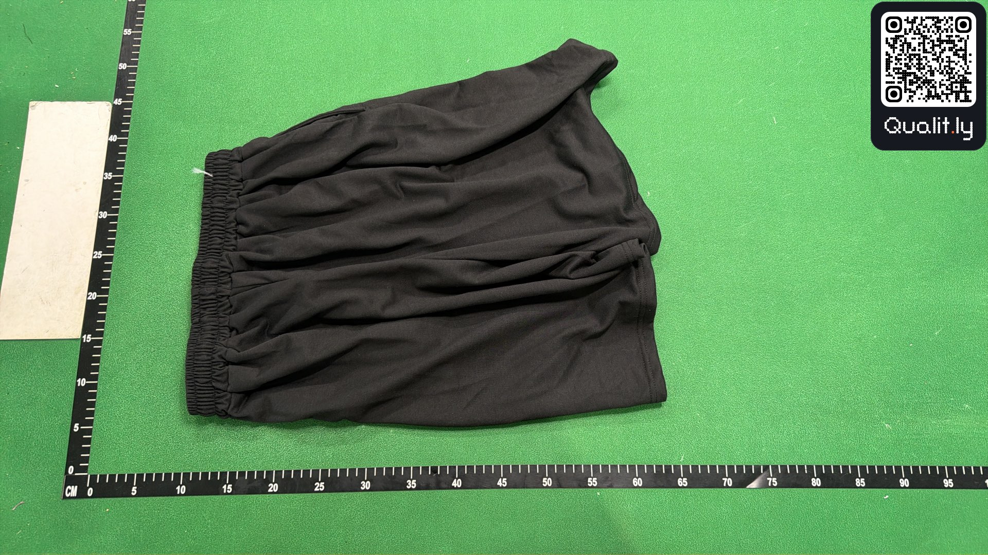 Pantaloni scurți — fotografie QC 3 din 4