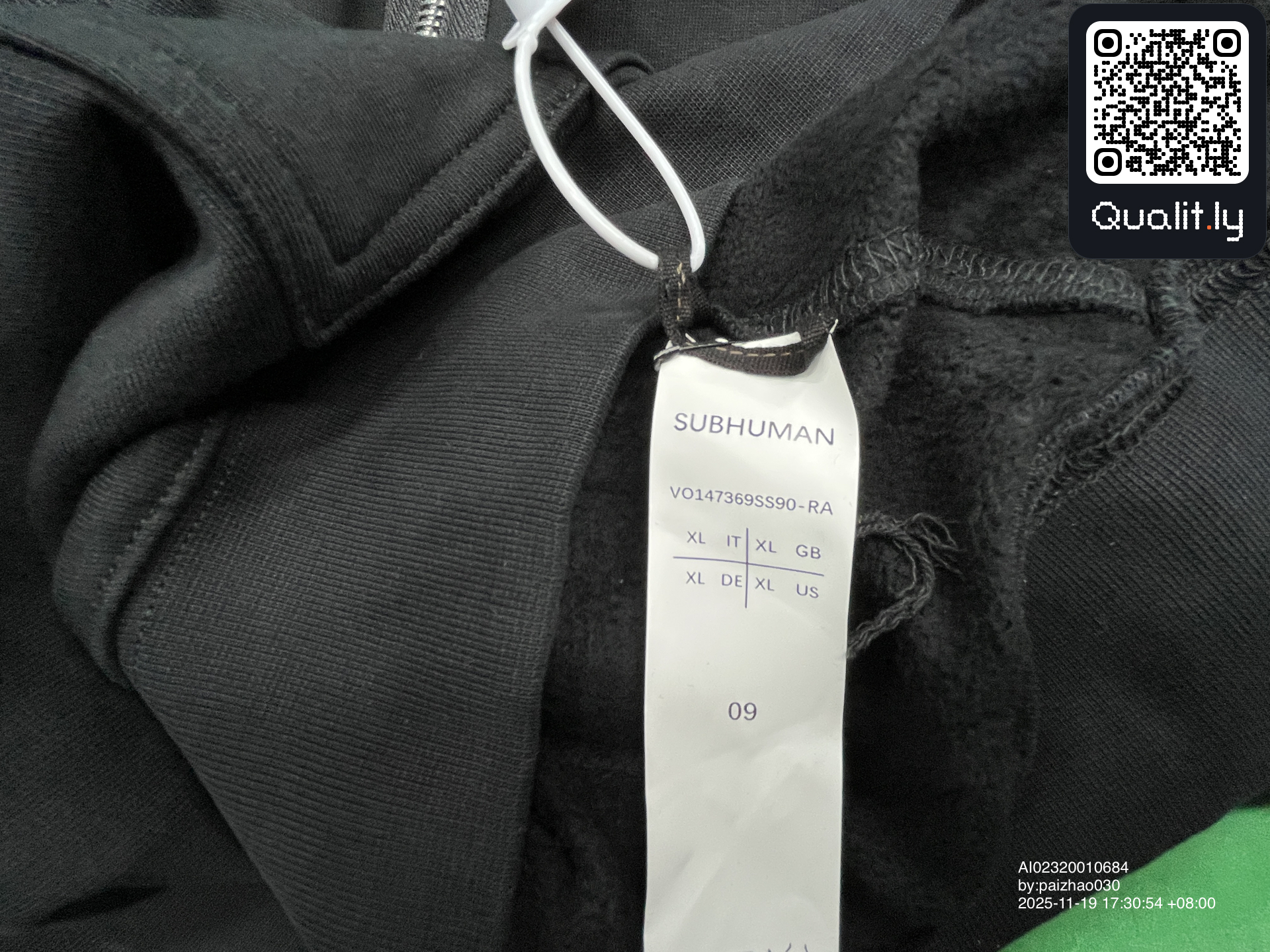 Hoodie QC photo 1 of 30