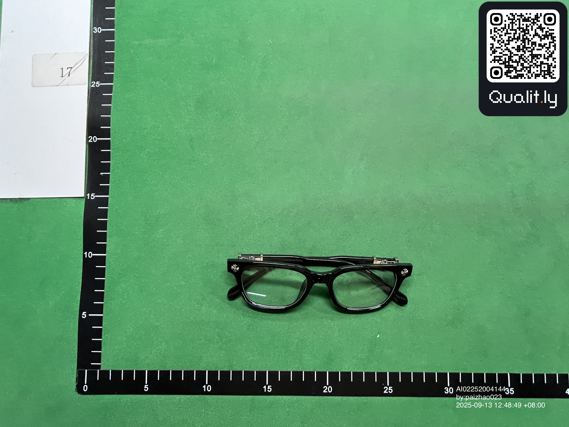 Sunglasses QC photo 1 of 45