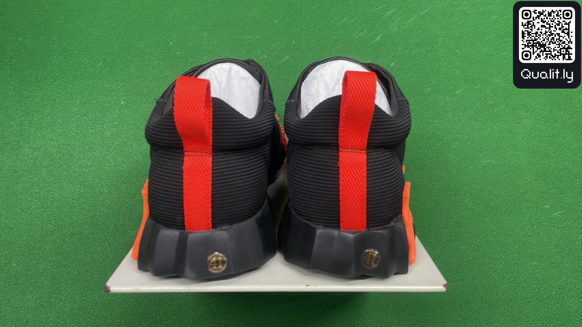 Sneakers QC photo 3 of 136