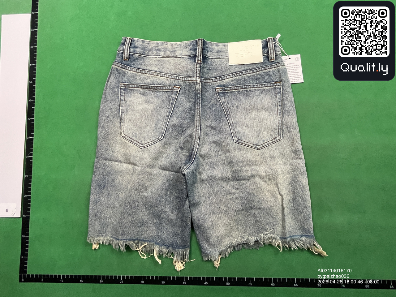 Jeans QC photo 2 of 110