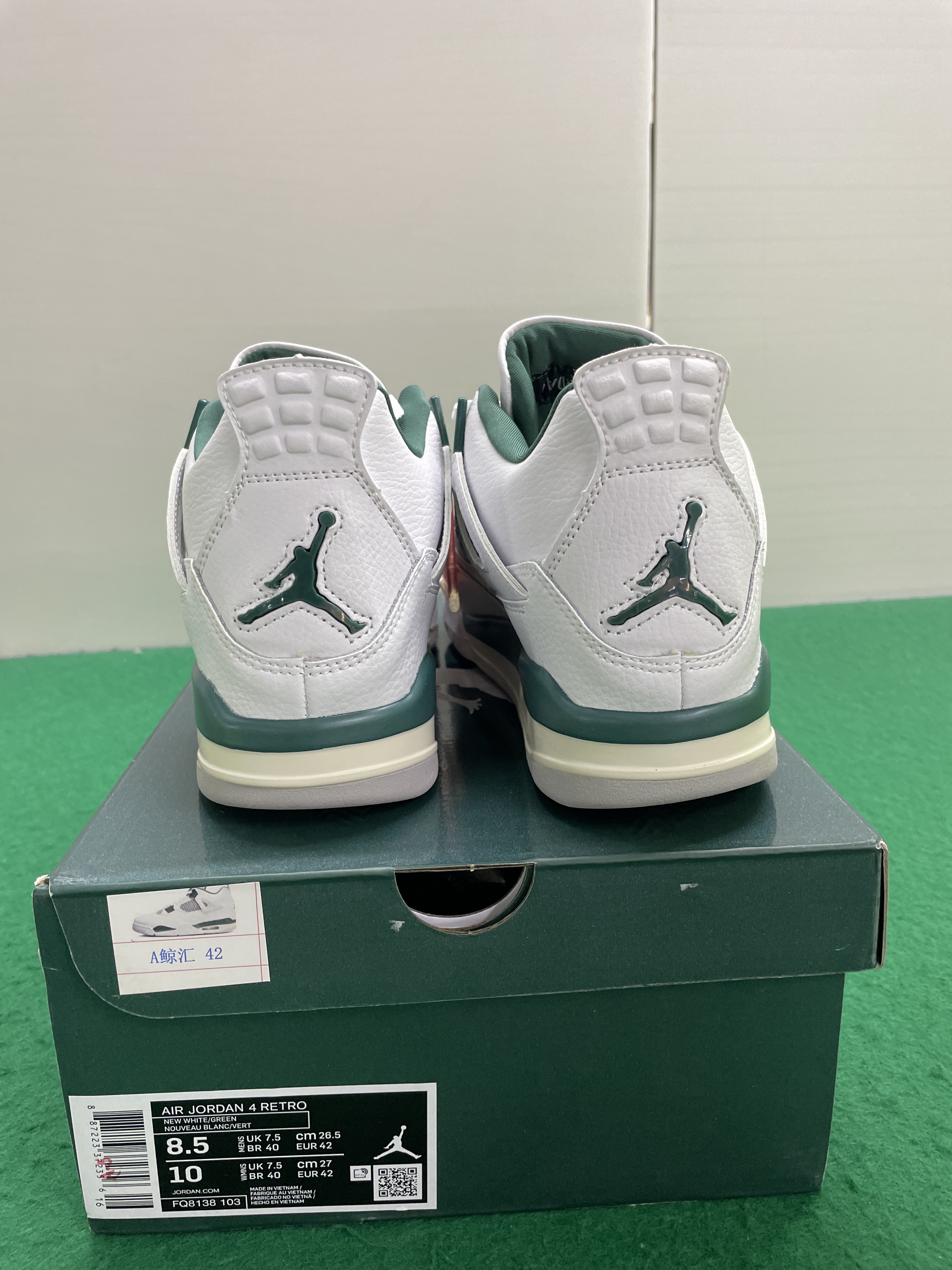 Sneakers QC photo 1 of 8