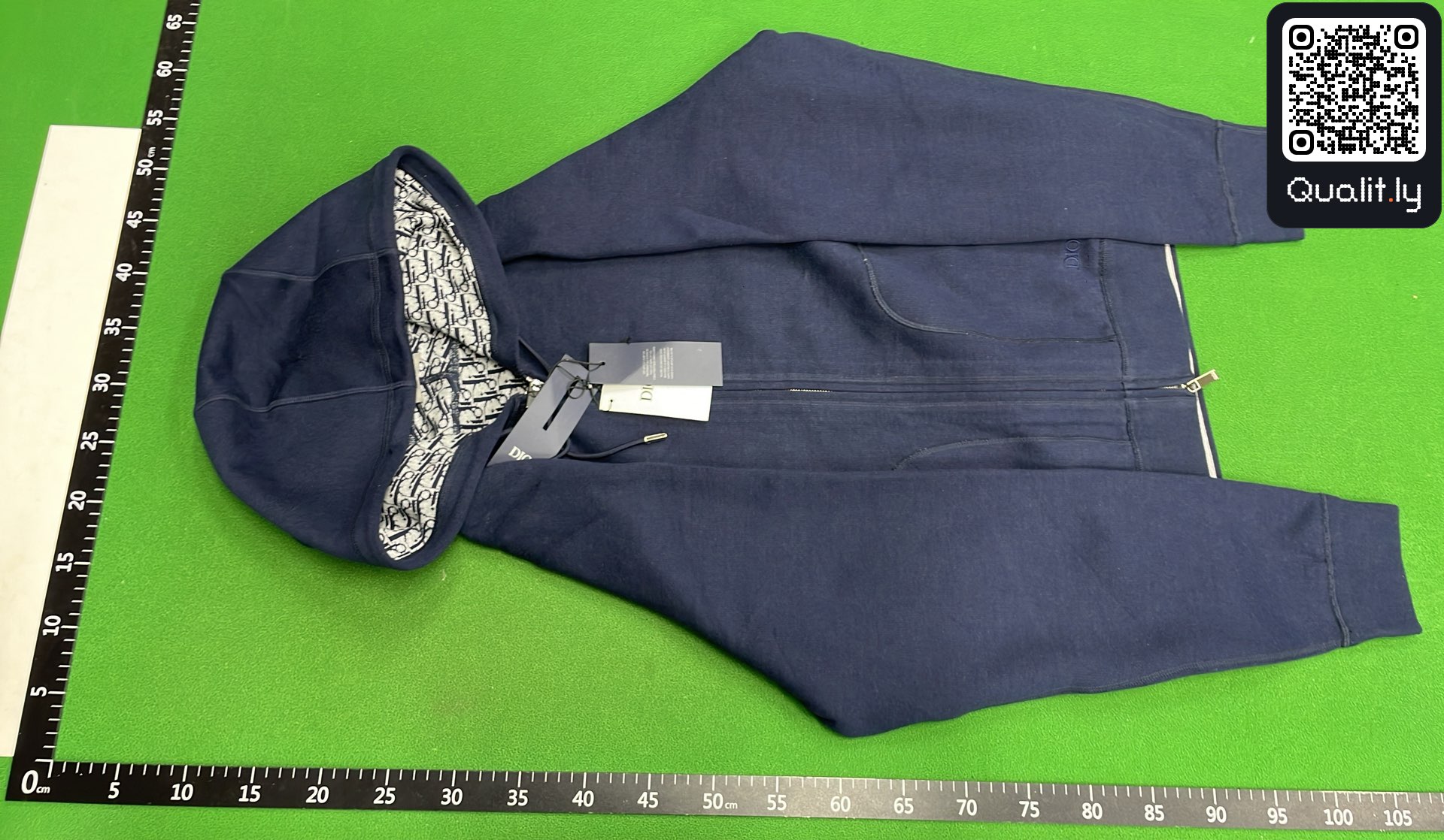 Hoodie QC photo 2 of 48