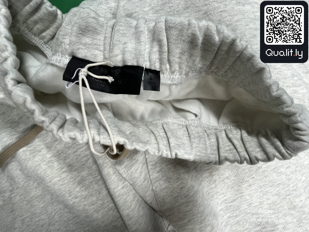 Sweatshirt — foto QC 1 de 98