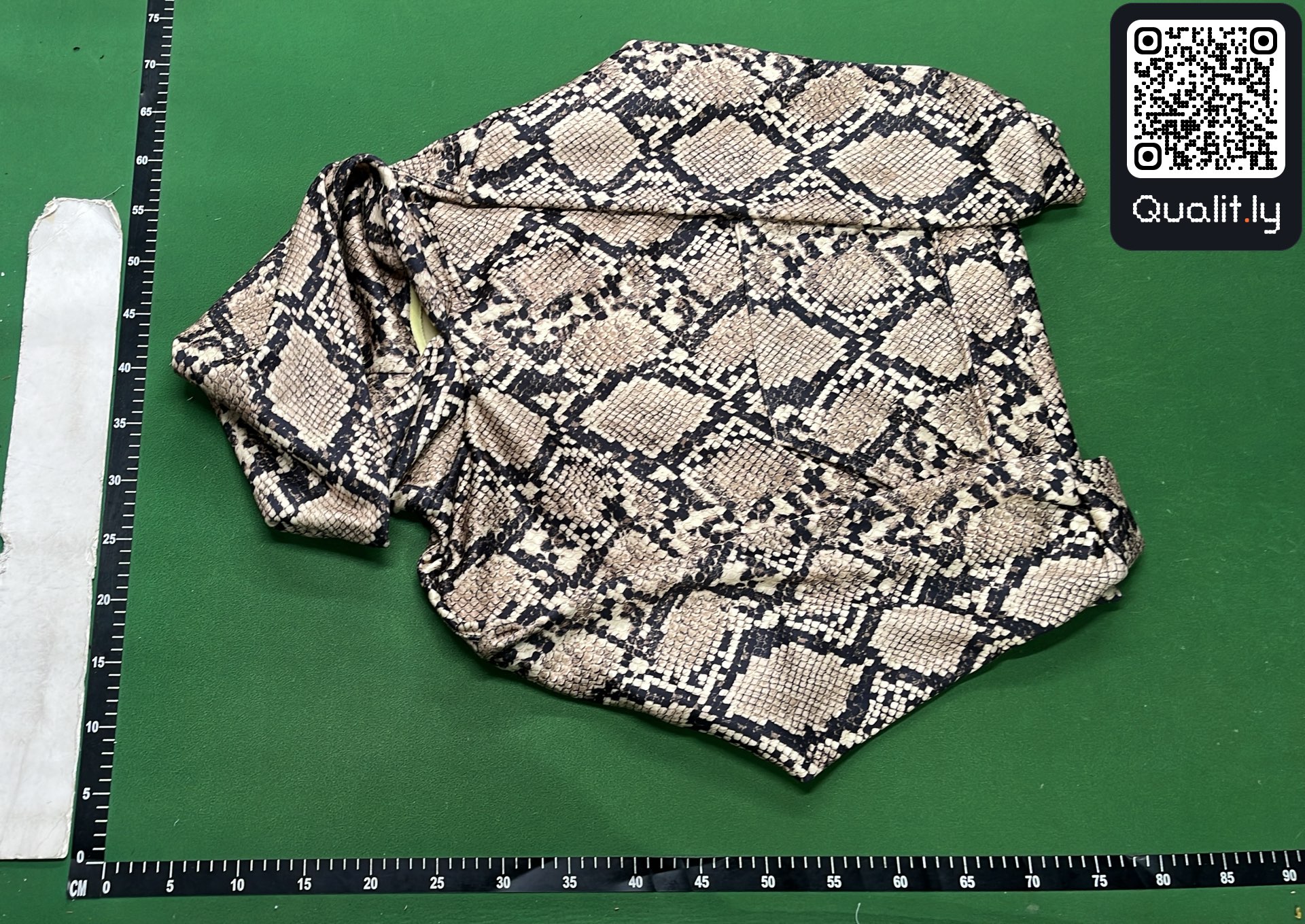 Hoodie QC photo 2 of 75