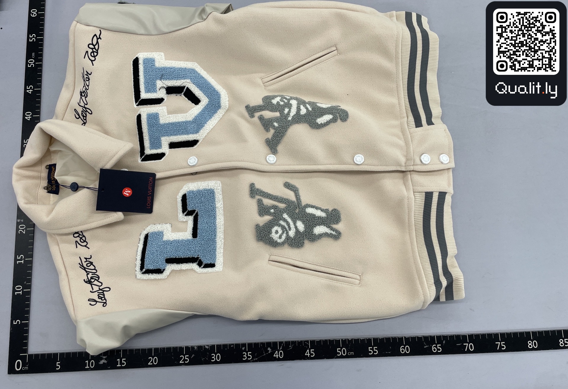 Jacket QC photo 3 of 52