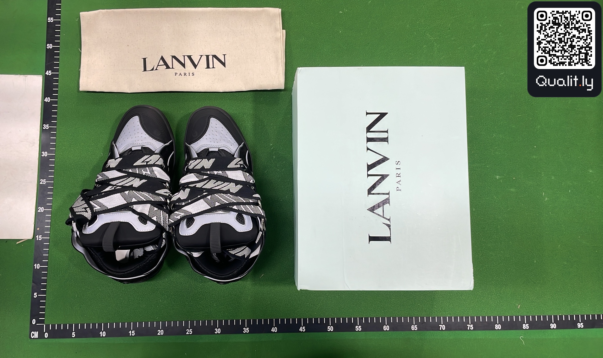 Sneakers — QC-foto 1 van 18