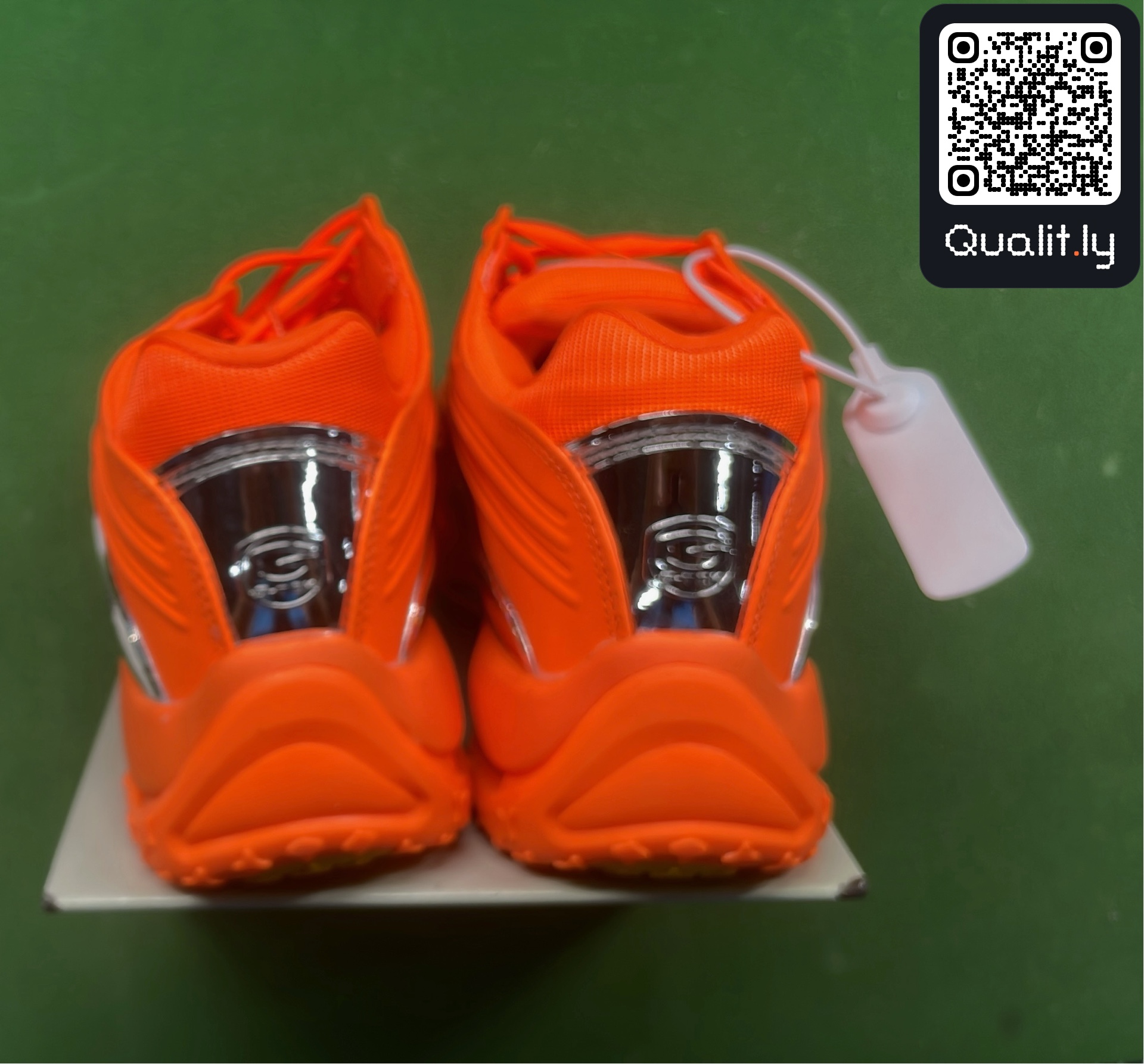 Sneakers — QC-foto 3 van 6