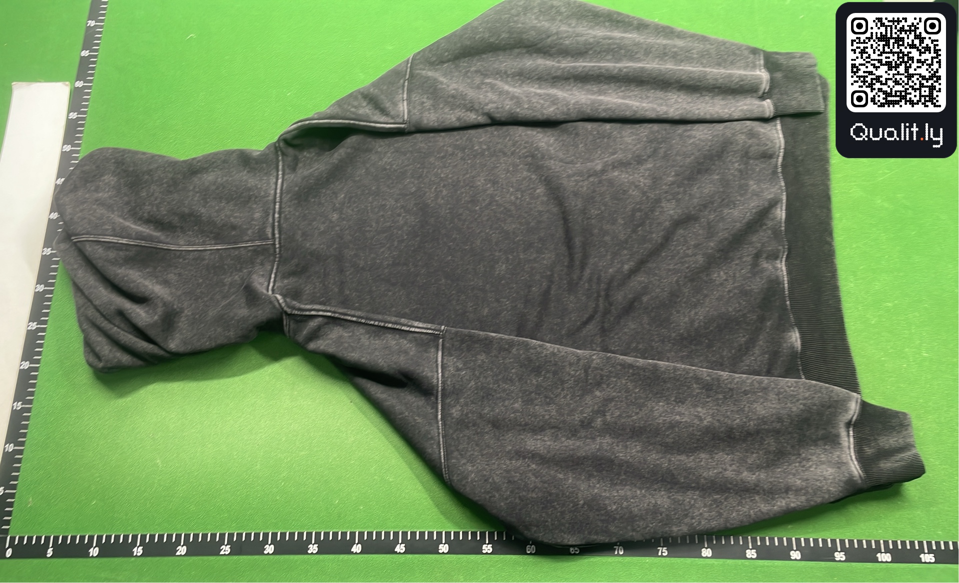 Hoodie — QC-foto 2 av 4