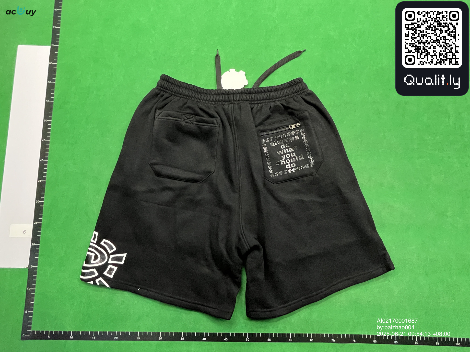 Pantaloni scurți — fotografie QC 2 din 28