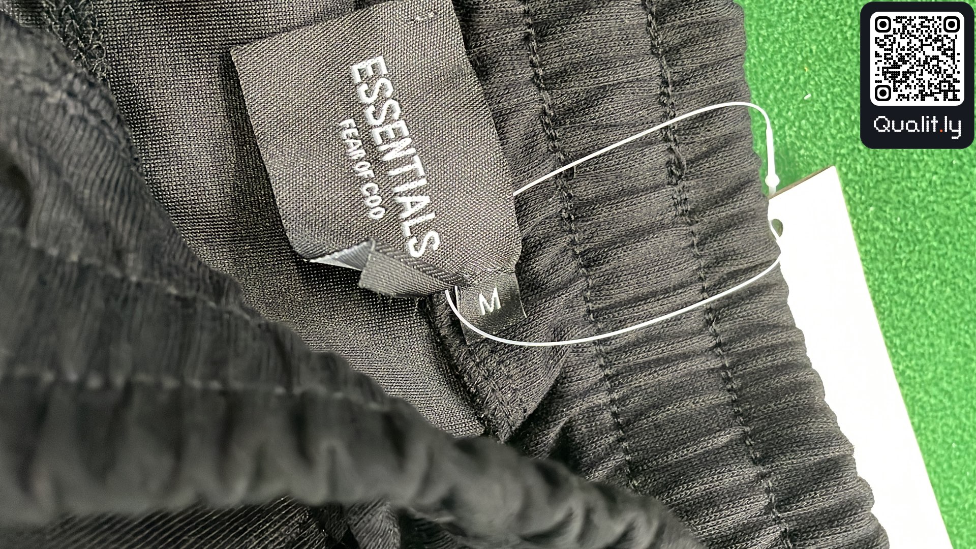 Short — photo QC 1 sur 8