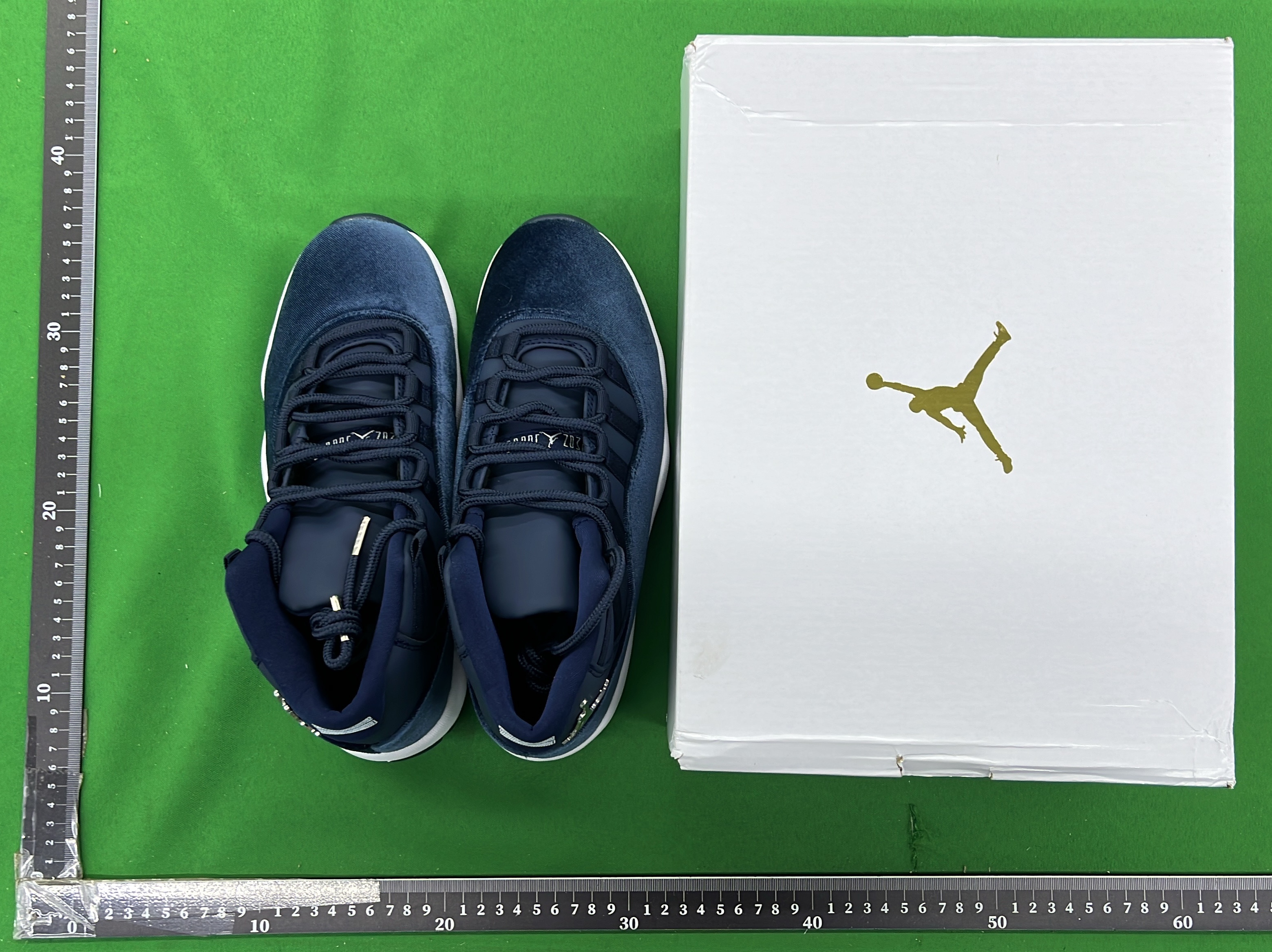Sneakers QC photo 3 of 6