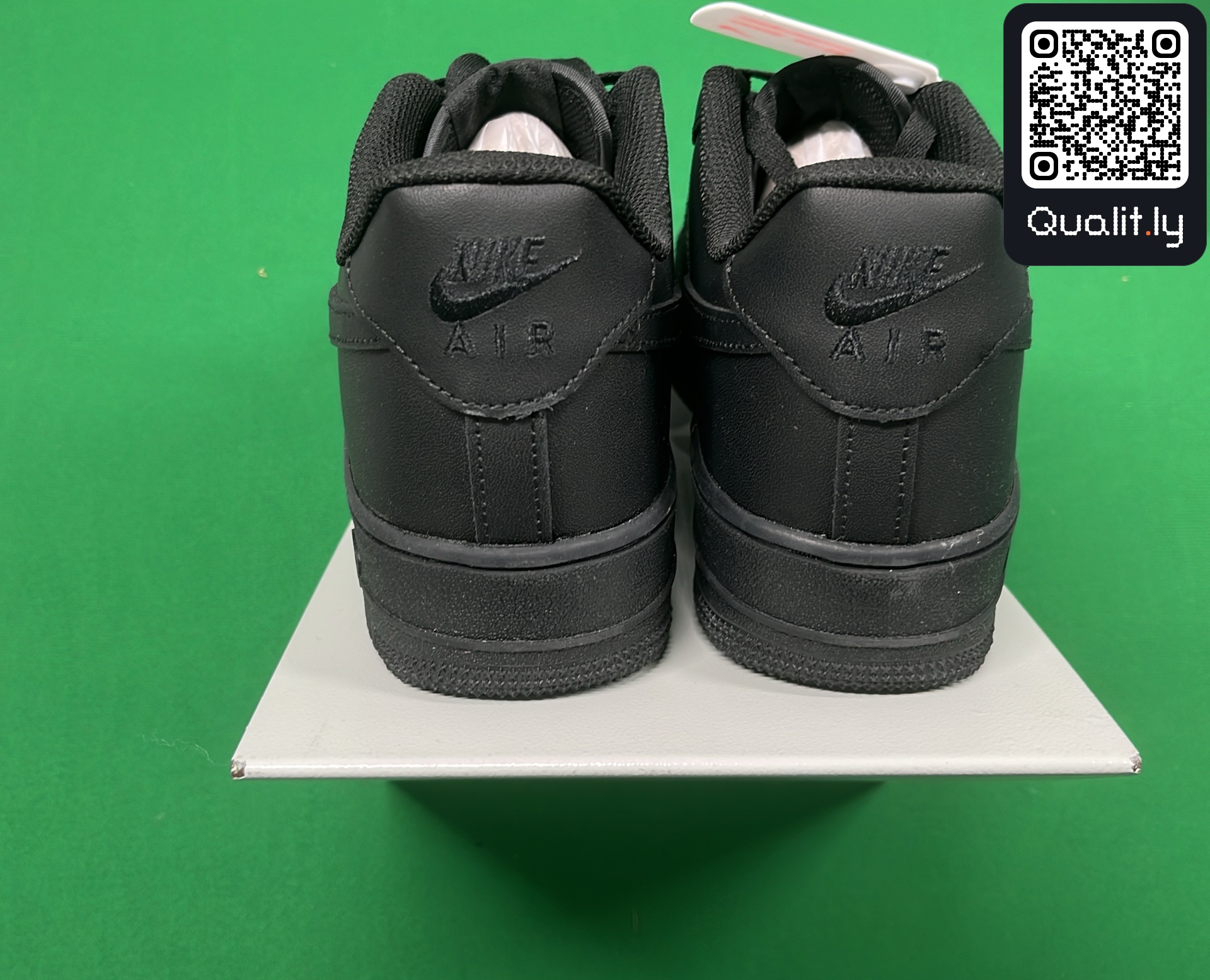 Sneakers — QC-foto 3 van 36