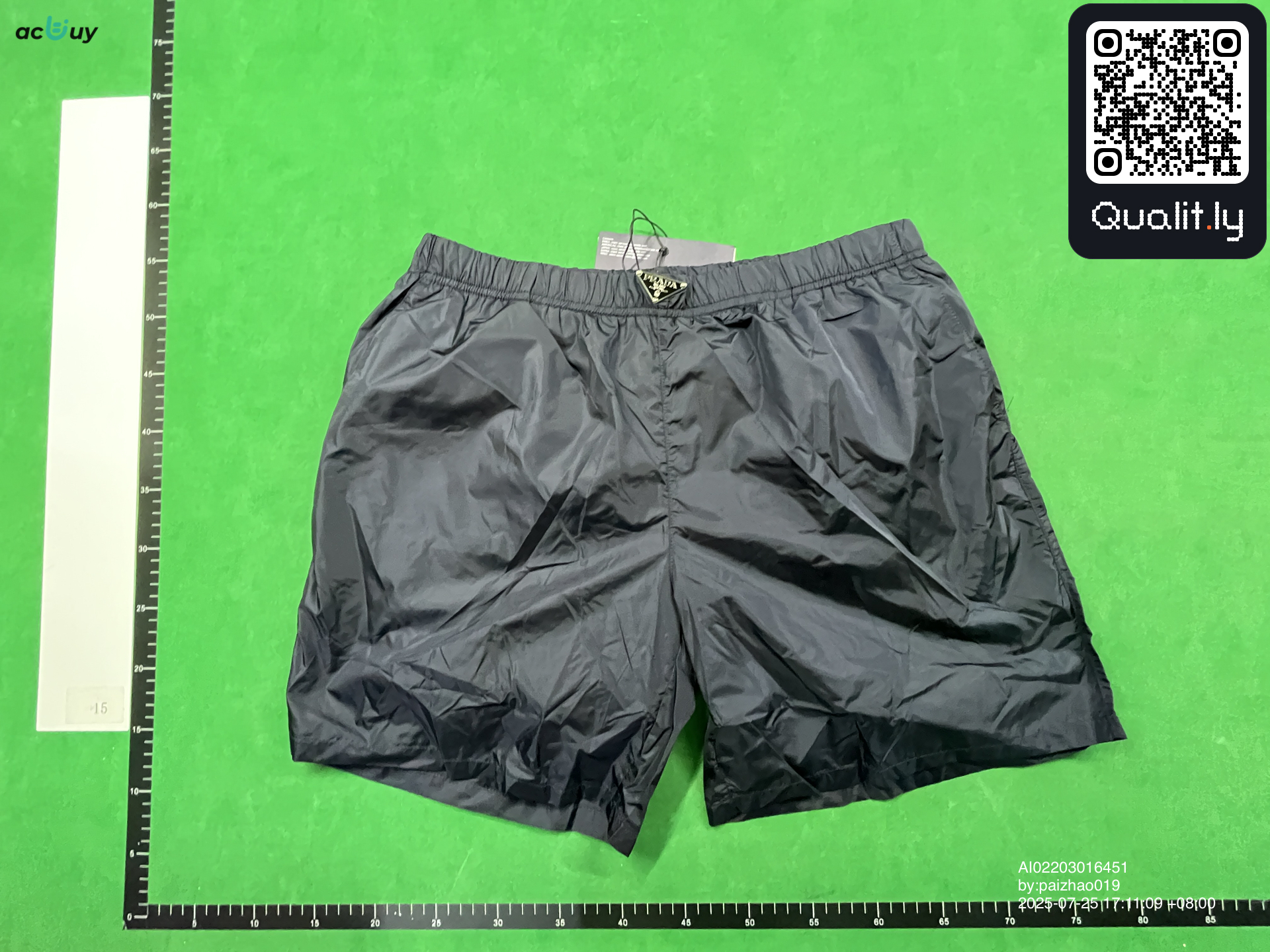 Shorts QC photo 3 of 32