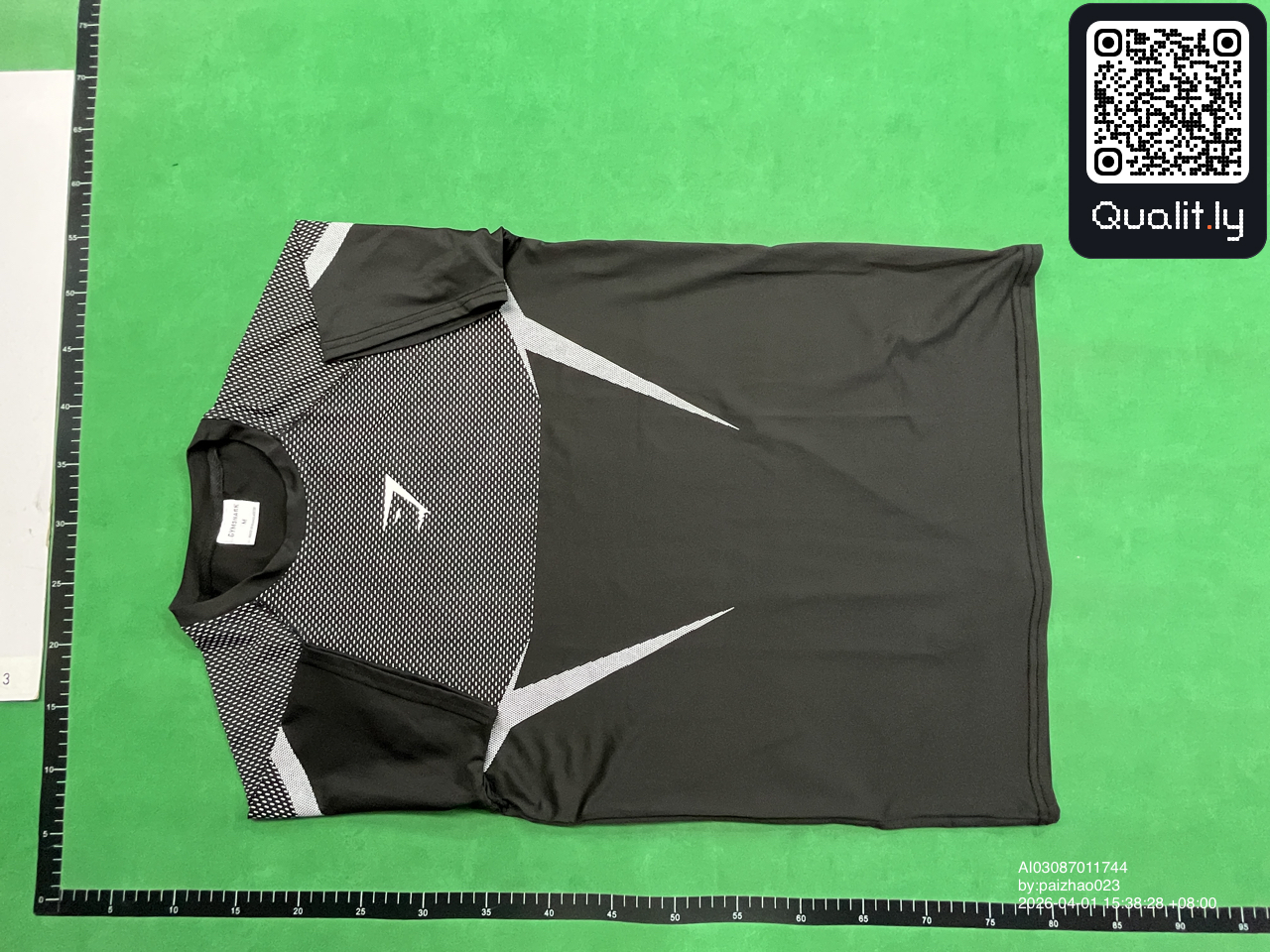 T-shirt — photo QC 3 sur 10