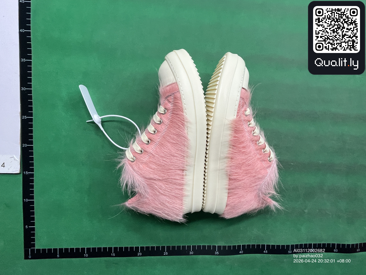 Sneaker — QC-Foto 2 von 6
