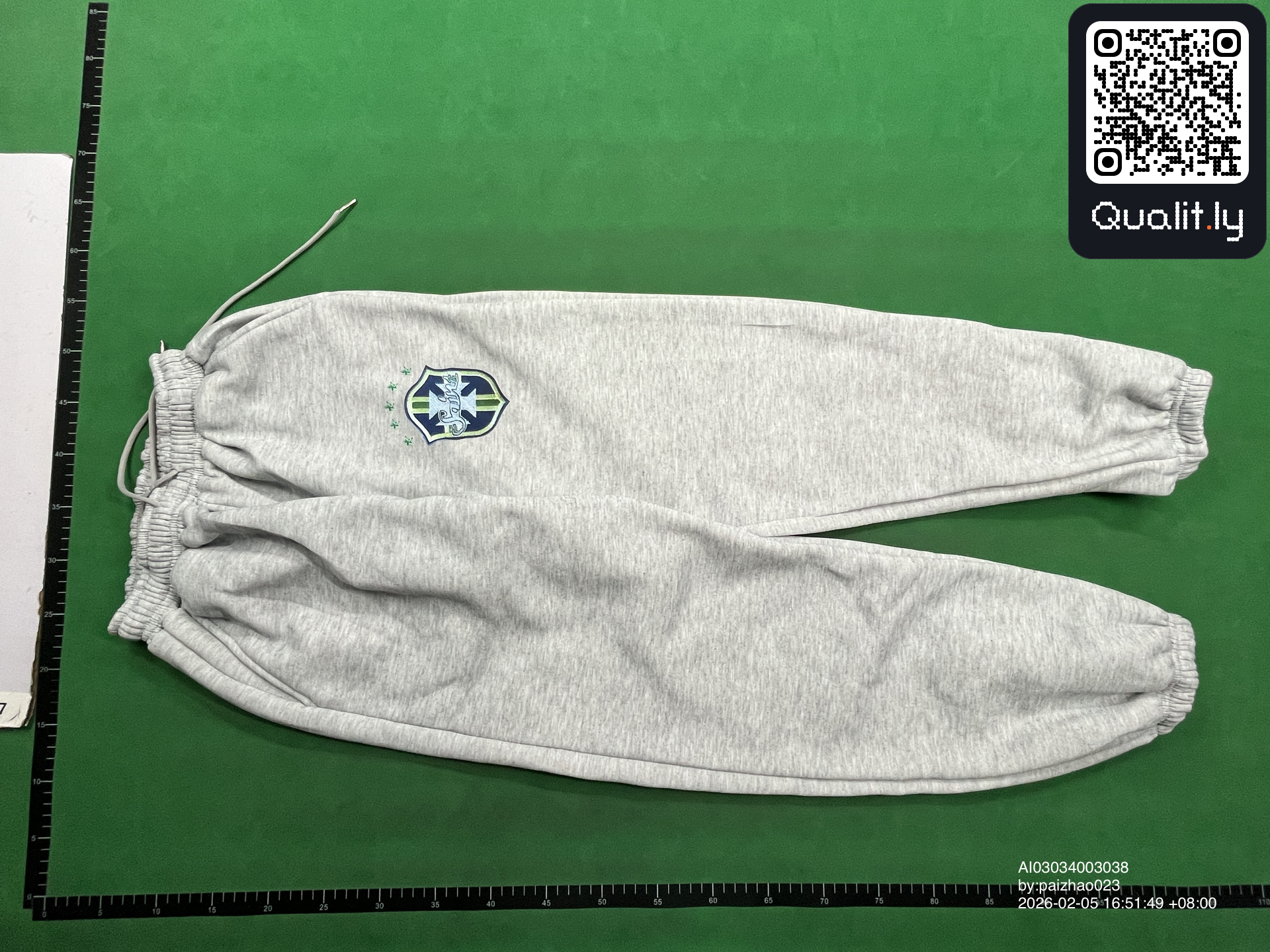 Bluza z kapturem — zdjęcie QC 2 z 80