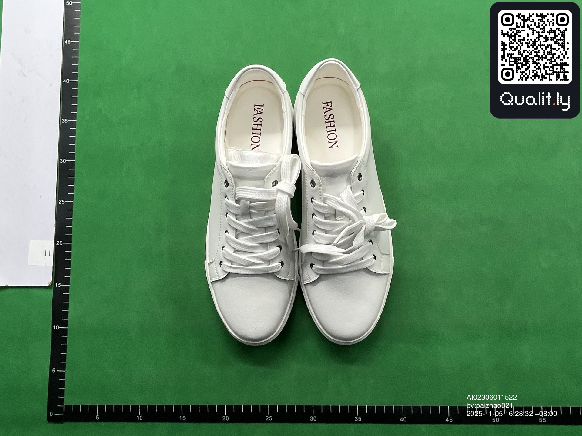 Sneakers — QC-foto 1 van 6