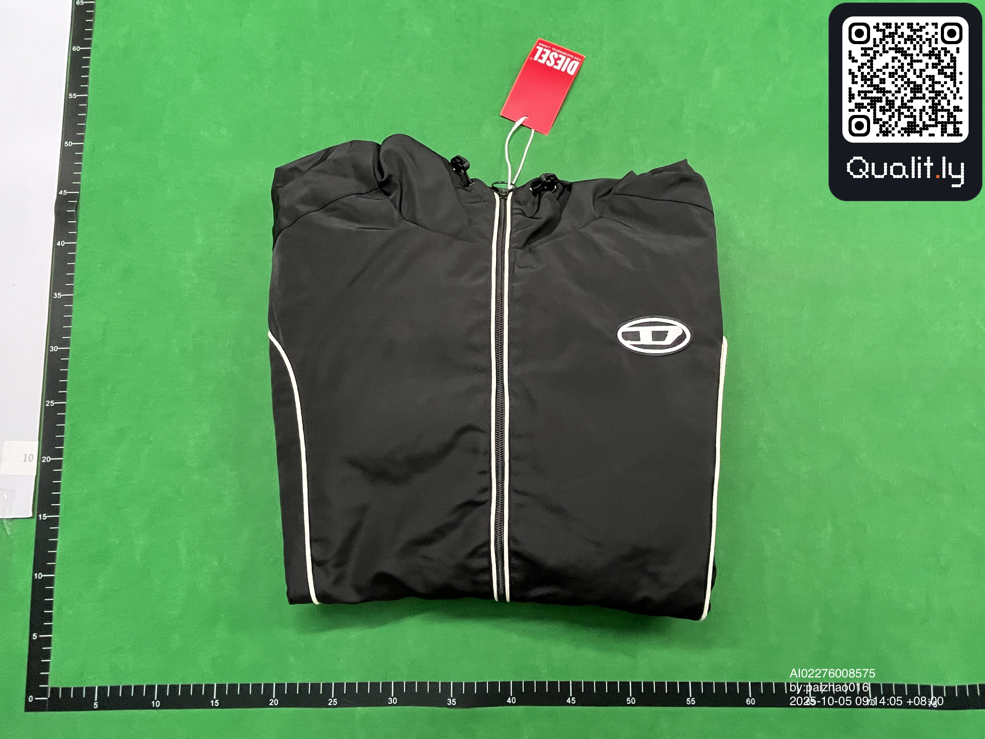 Pull — photo QC 1 sur 8