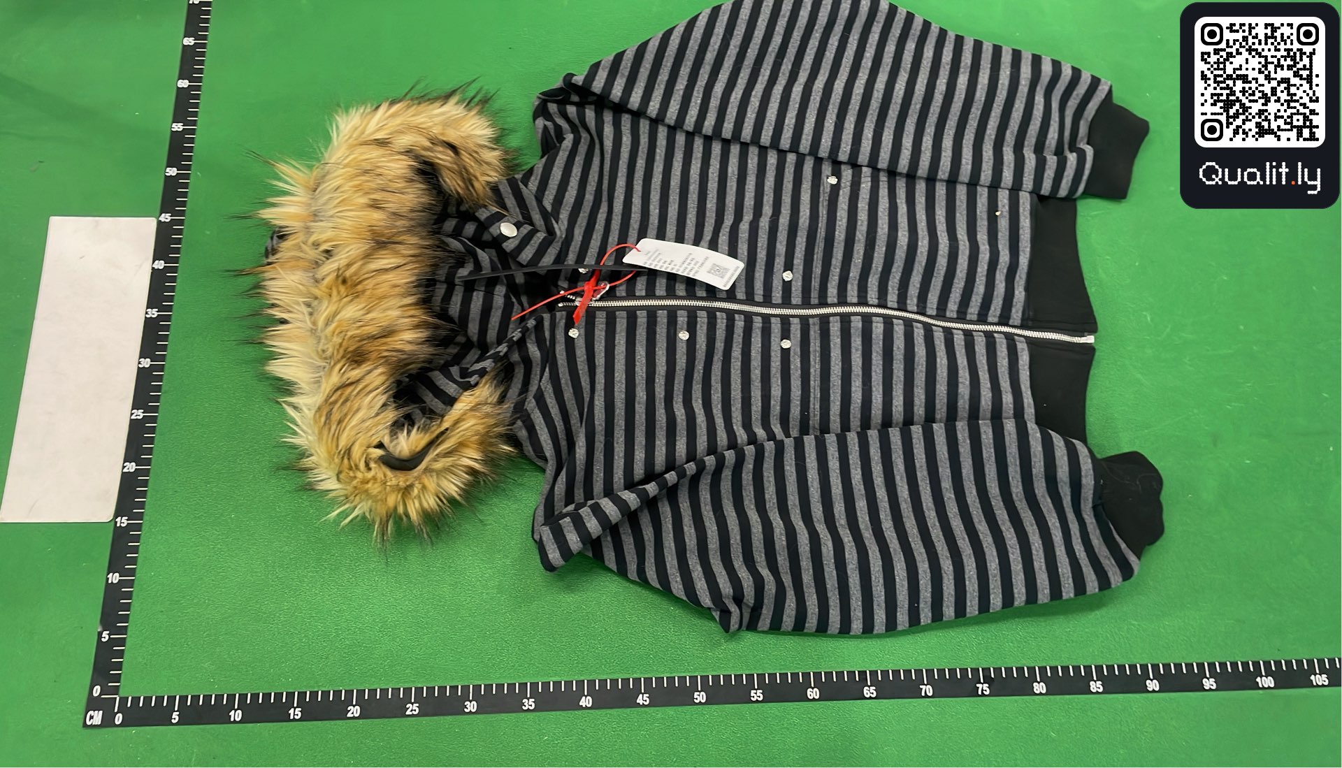 Hoodie — QC-foto 2 av 4