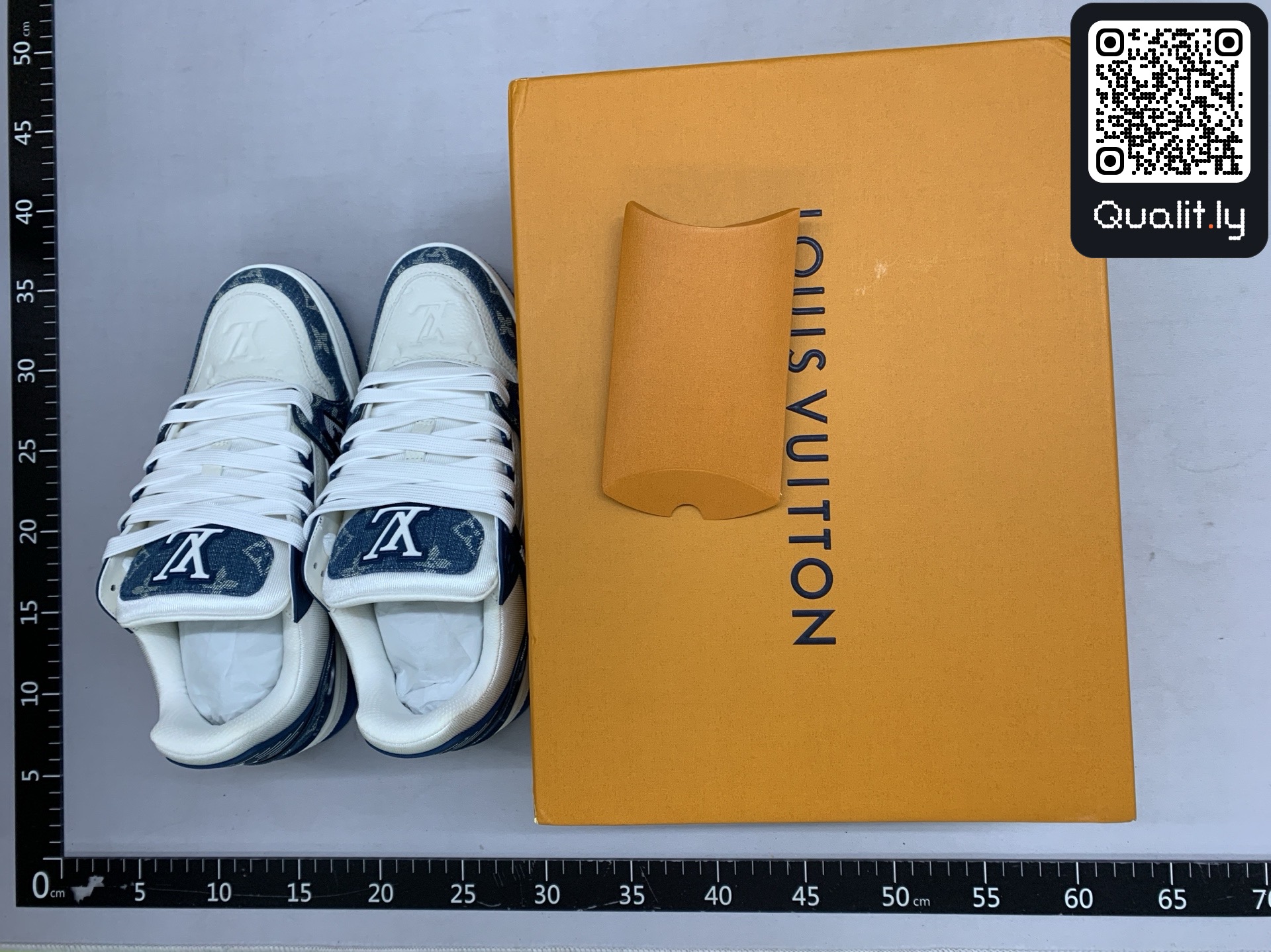 Sneakers — QC-foto 1 av 206