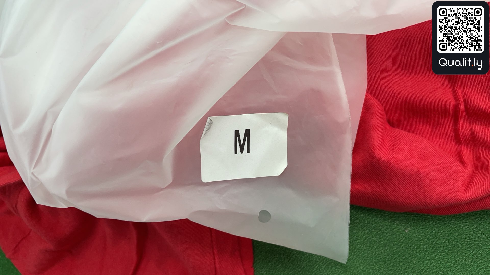 T-shirt — QC-foto 1 av 4
