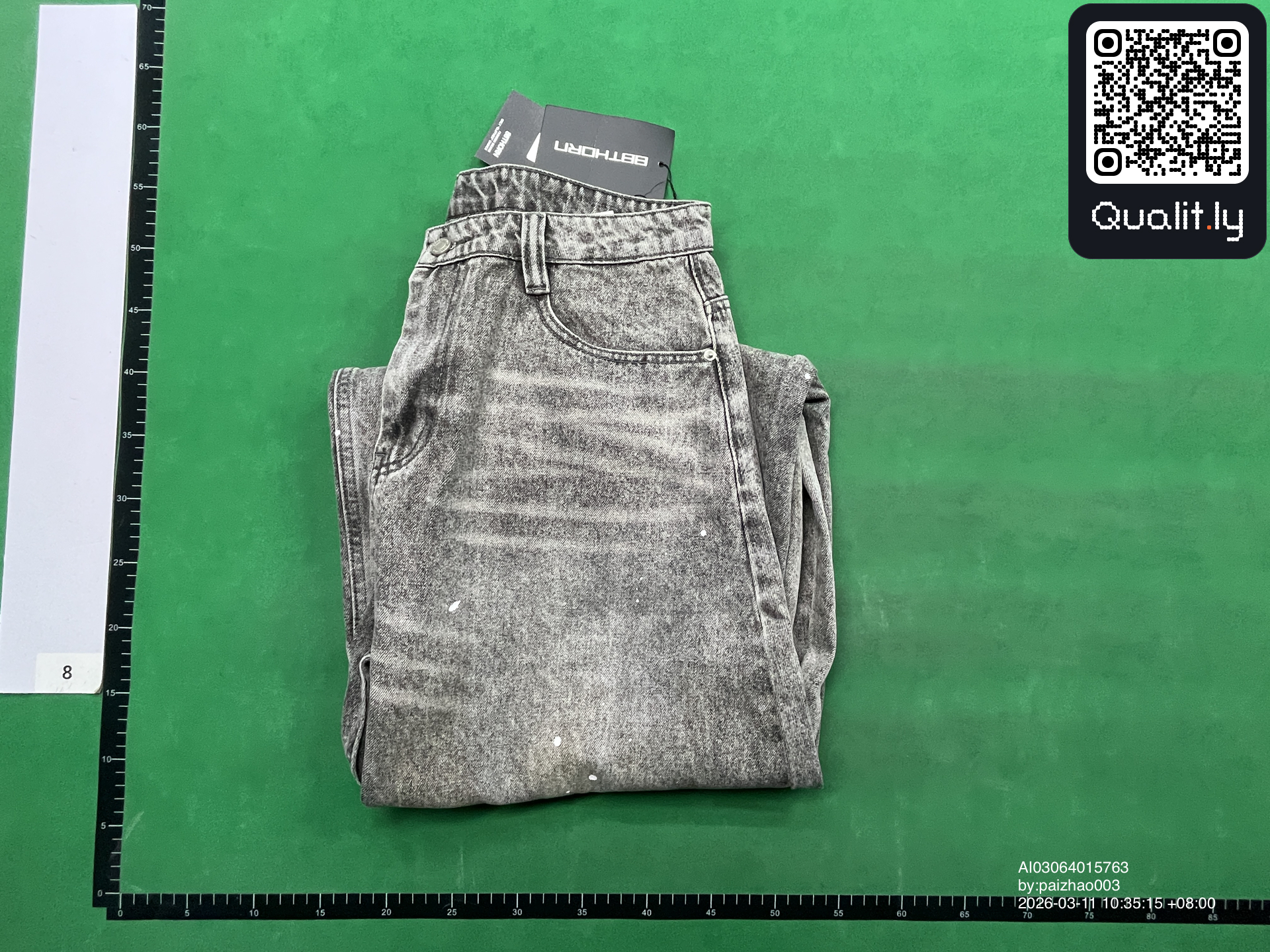 Jeans — QC-foto 1 av 4