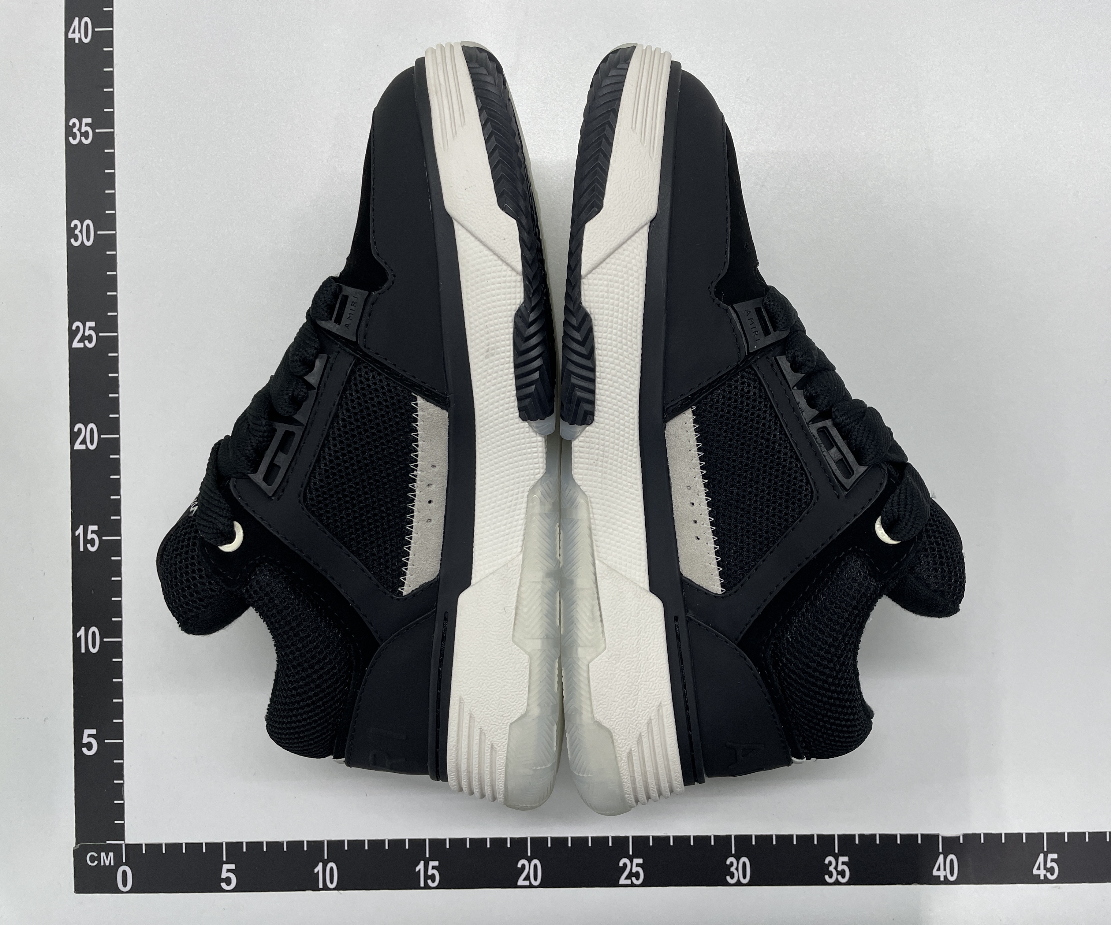 Sneakers — QC-foto 3 van 170
