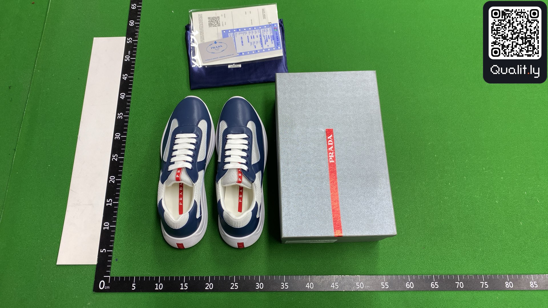 Sneakers QC photo 1 of 150