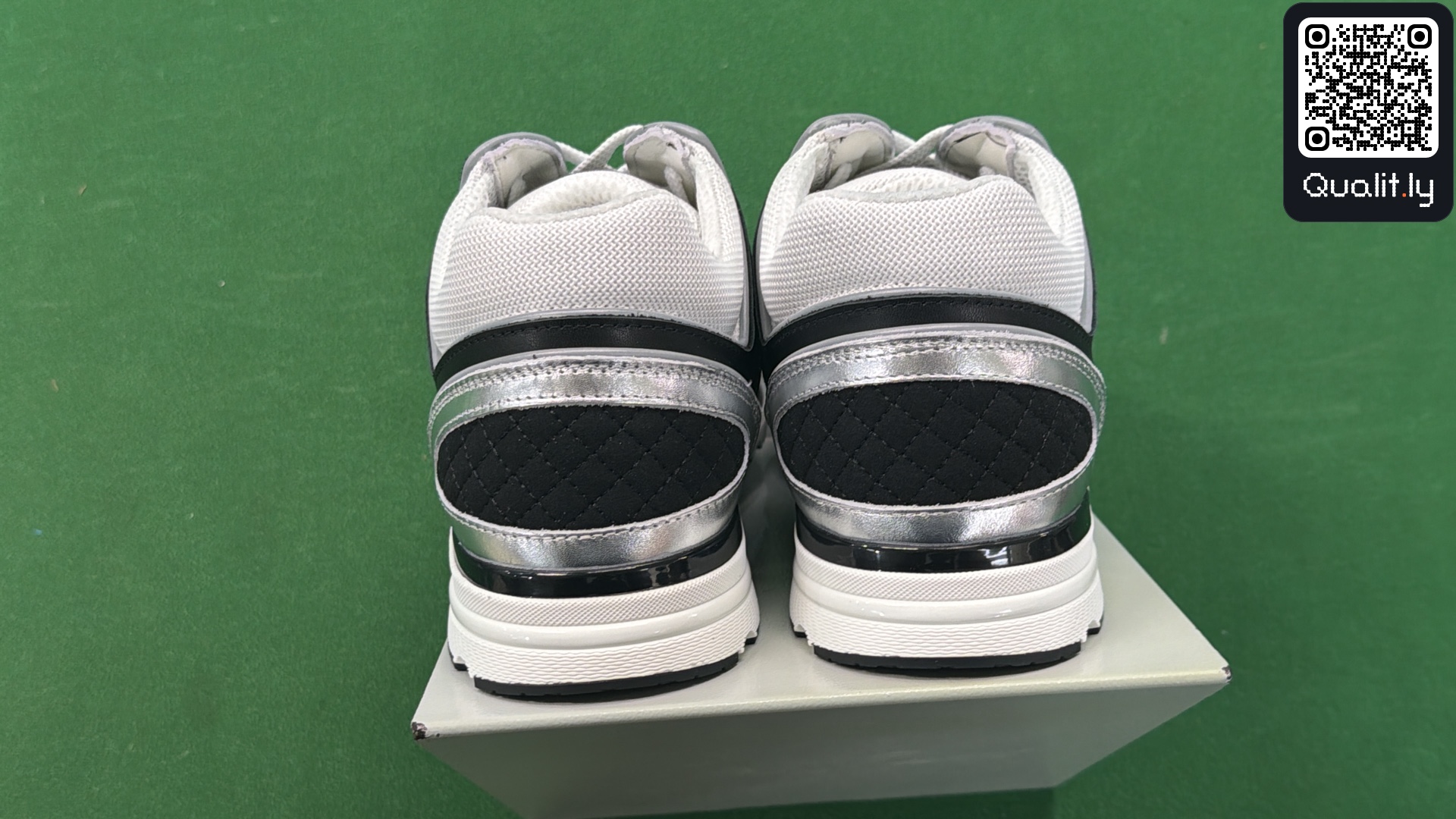 Sneakers QC photo 3 of 12