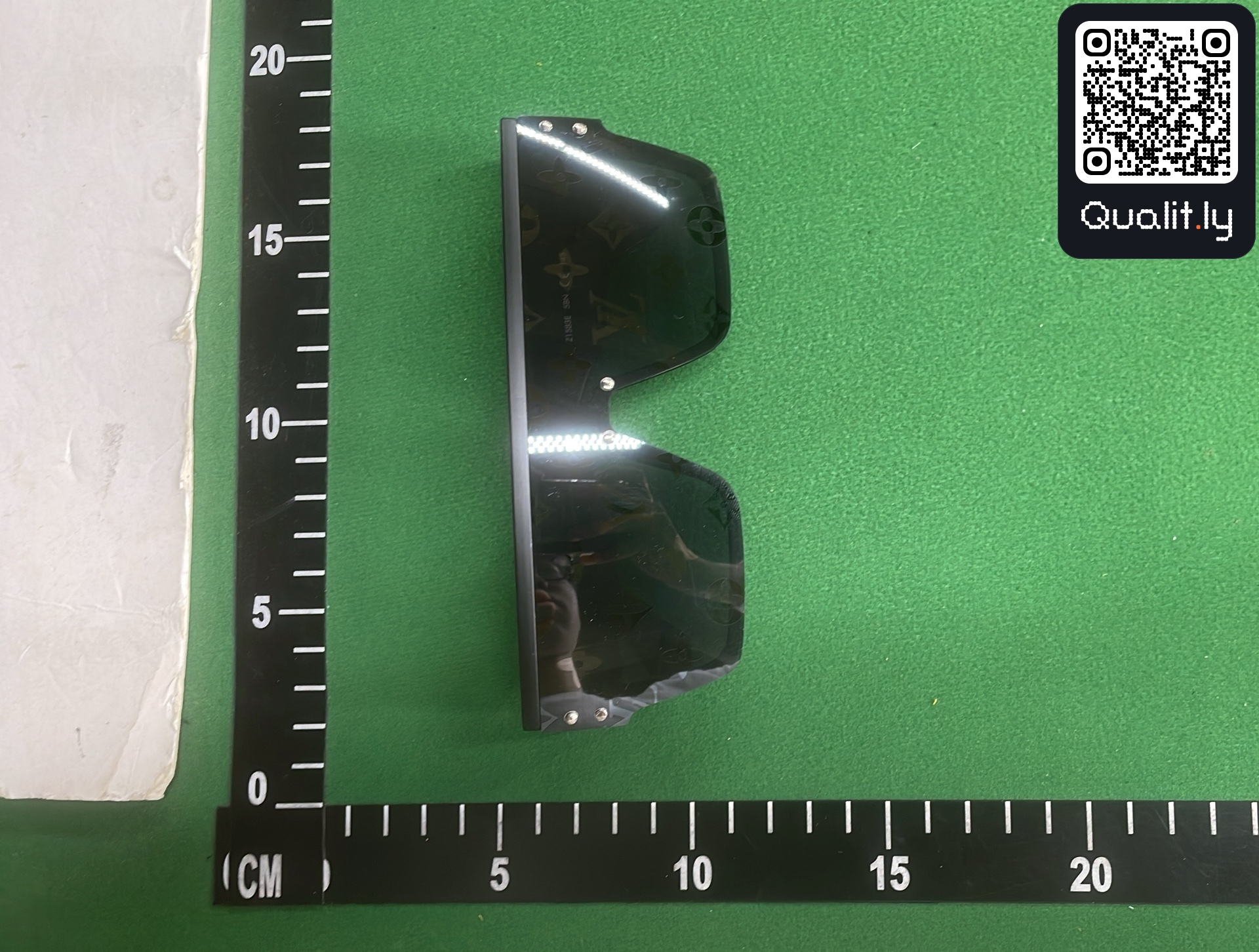太阳镜 QC 照片 1 / 6