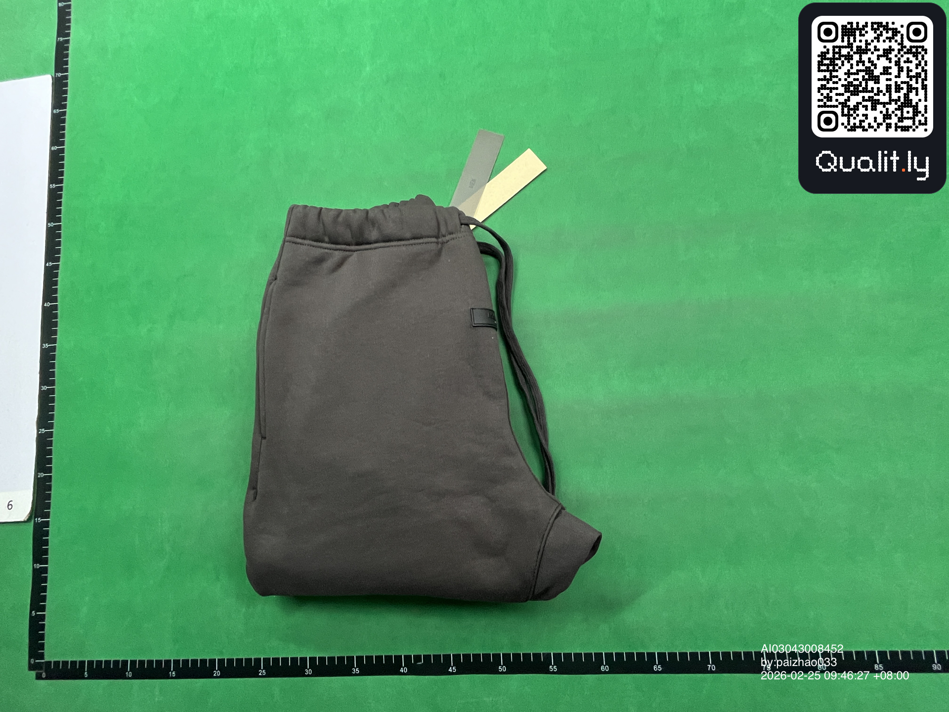 Pantaloni — foto QC 1 di 30
