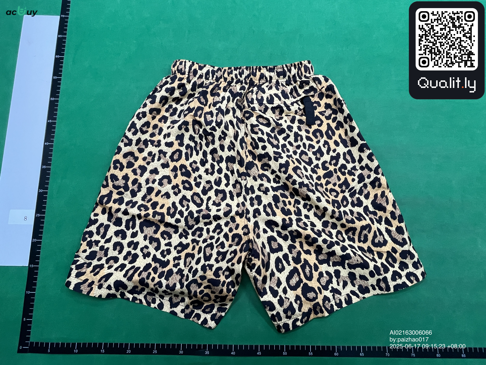 Short — photo QC 2 sur 4