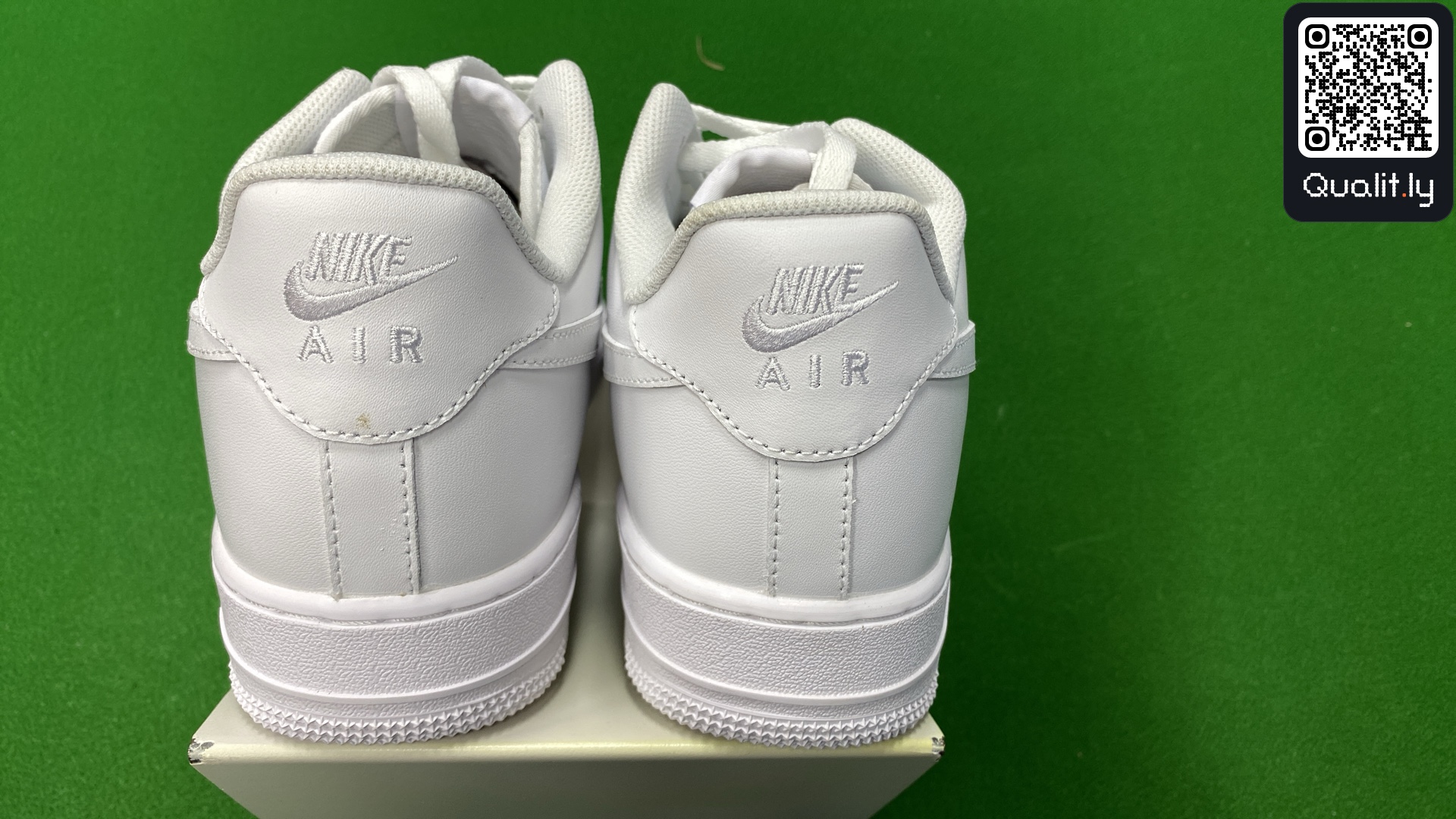 Sneakers QC photo 3 of 46