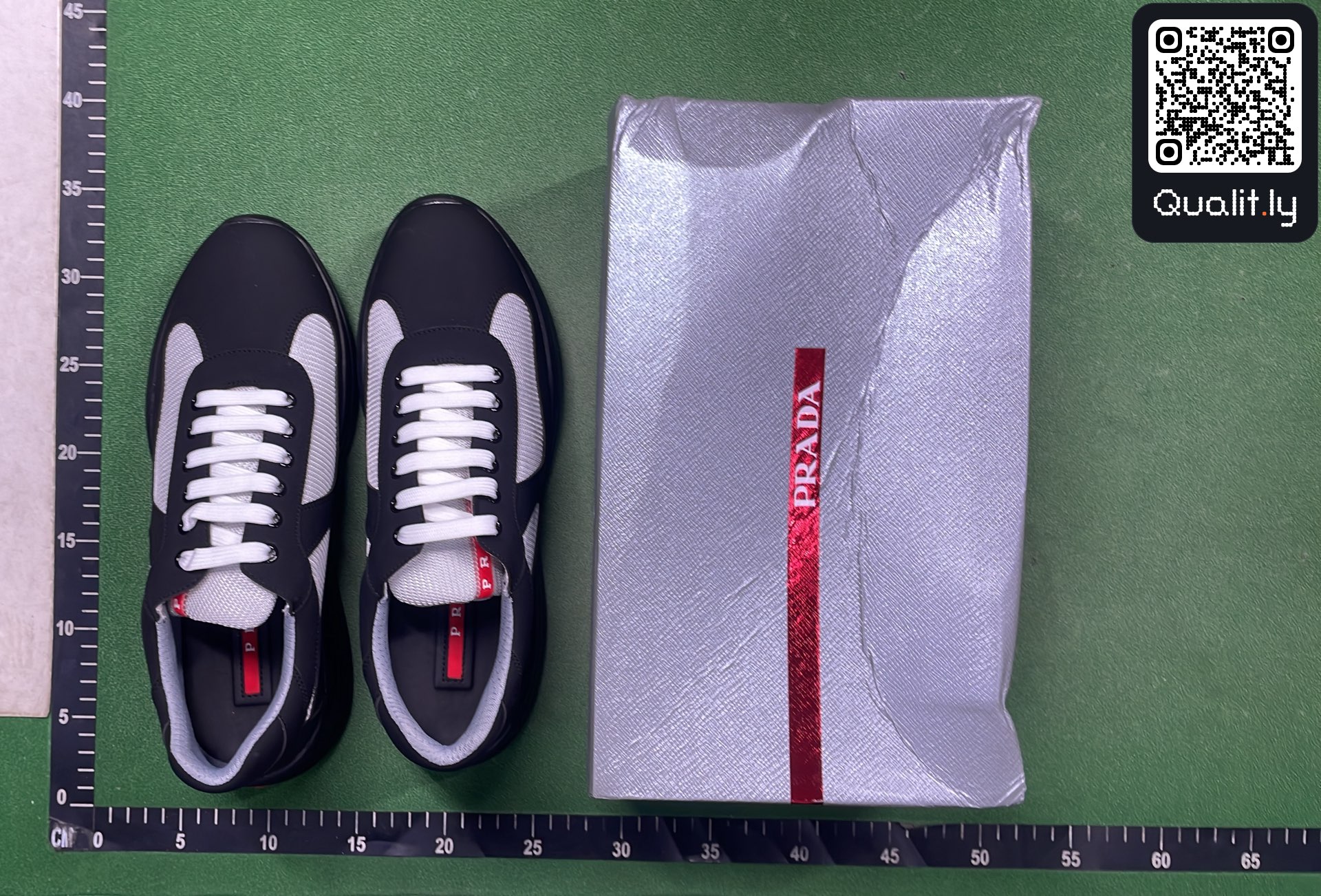 Sneakers — foto QC 1 di 24