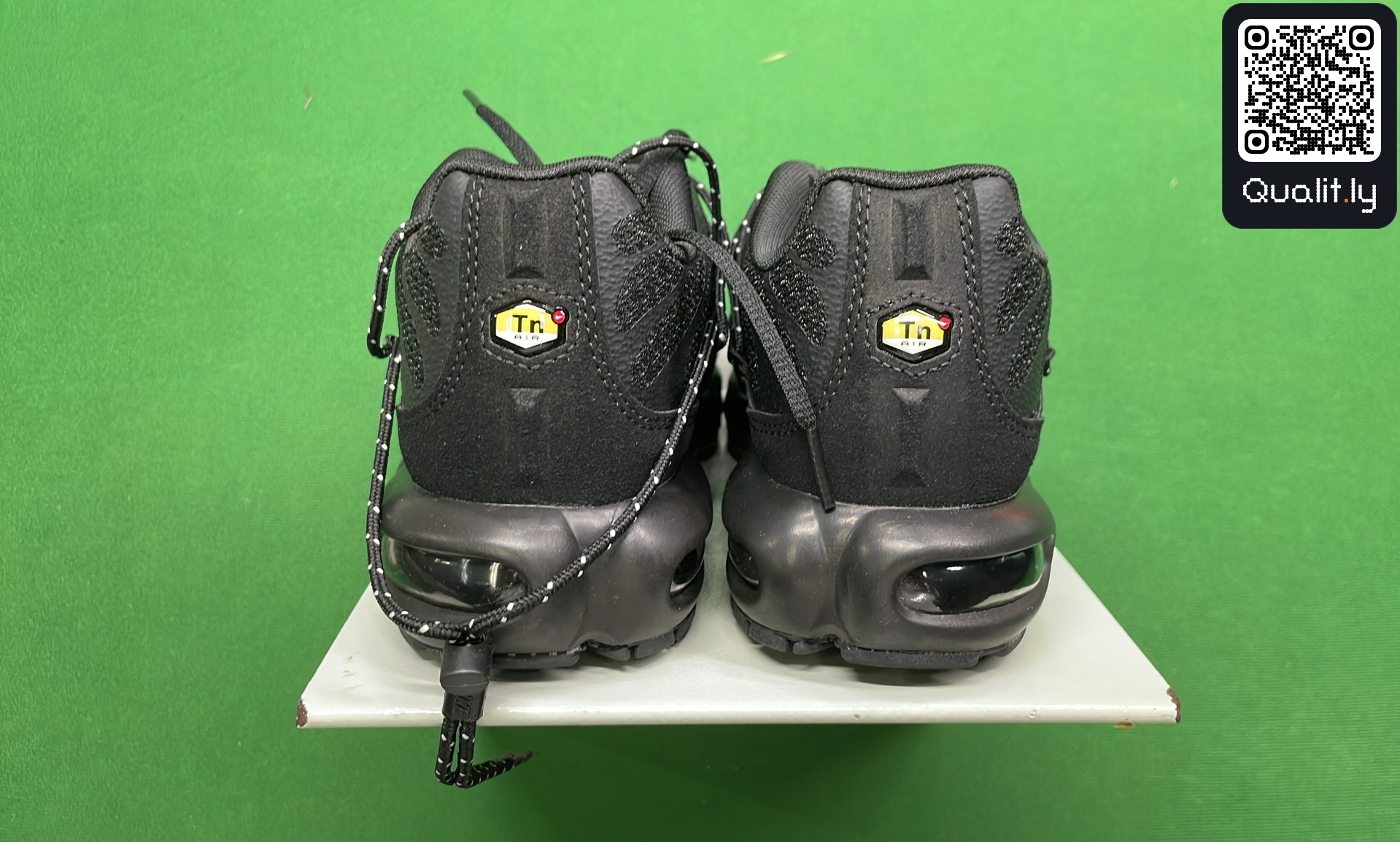 Sneakers QC photo 3 of 6