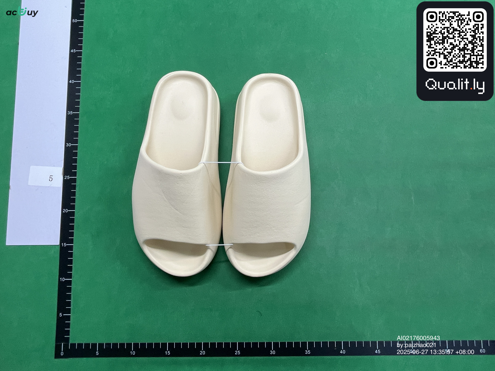 Slippers — QC-foto 1 van 10